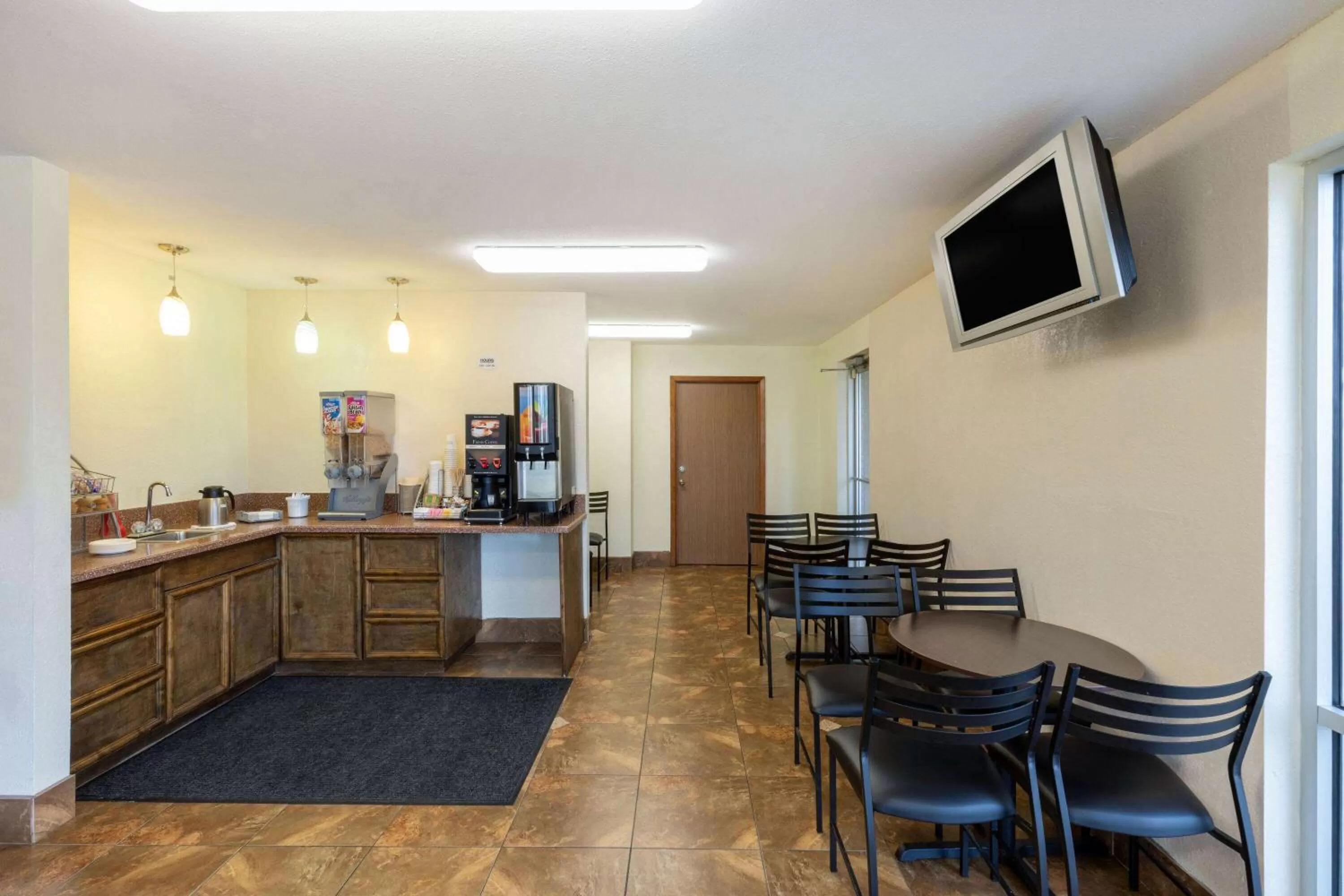 Breakfast in Super 8 by Wyndham Seguin