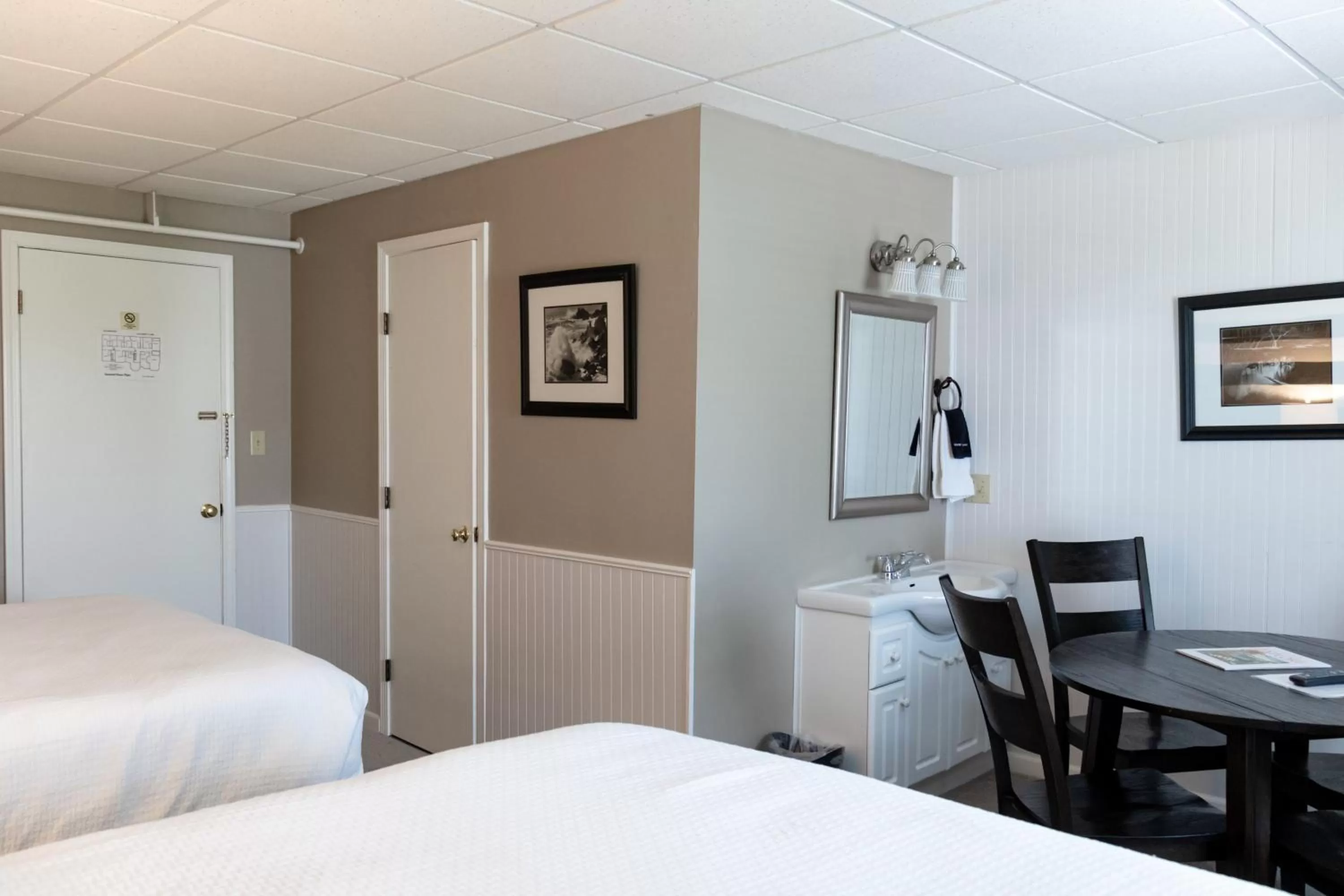 Bed in Hotel Frankfort & Restaurant