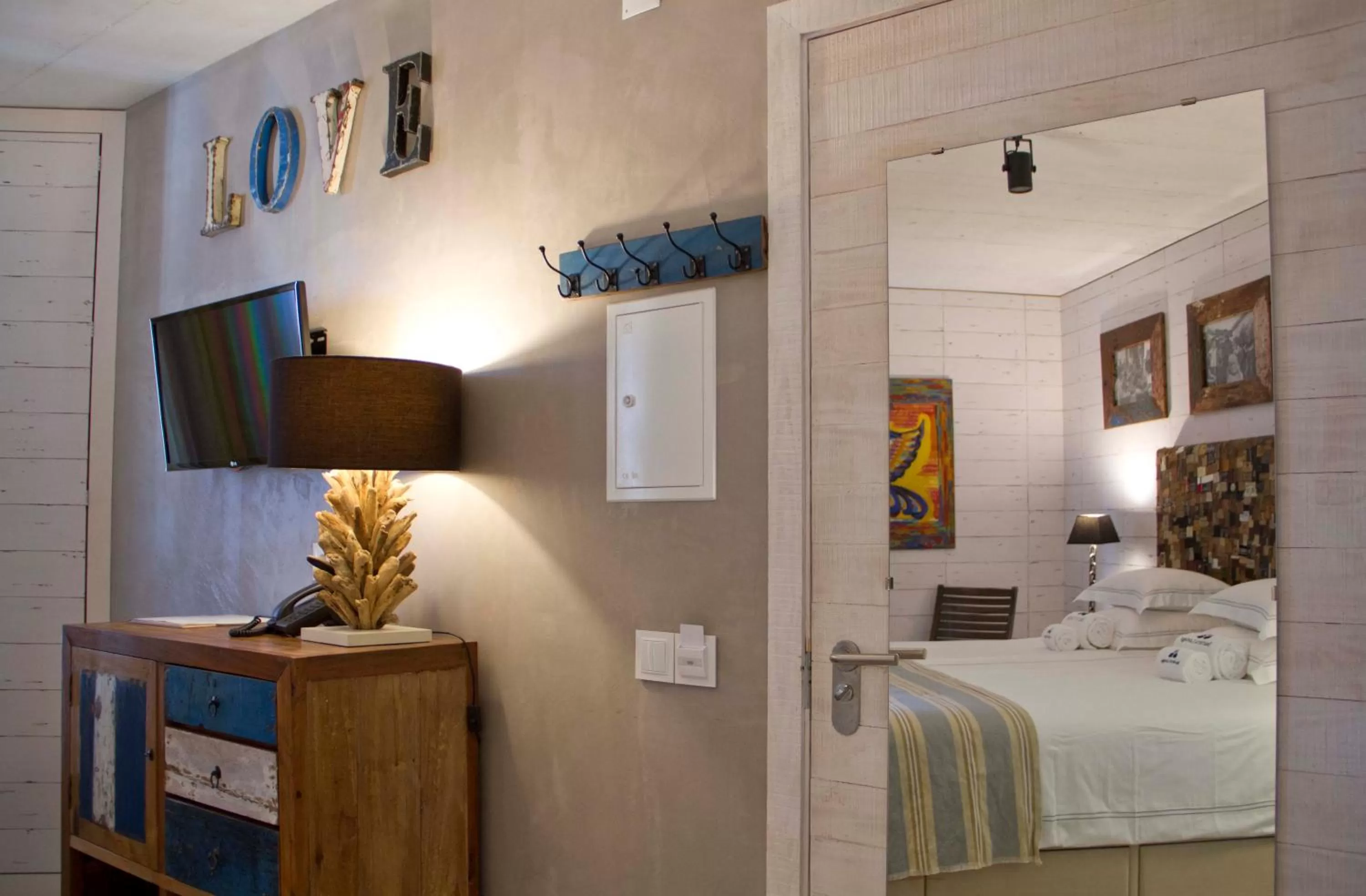 Bed in Surfers Lodge Peniche