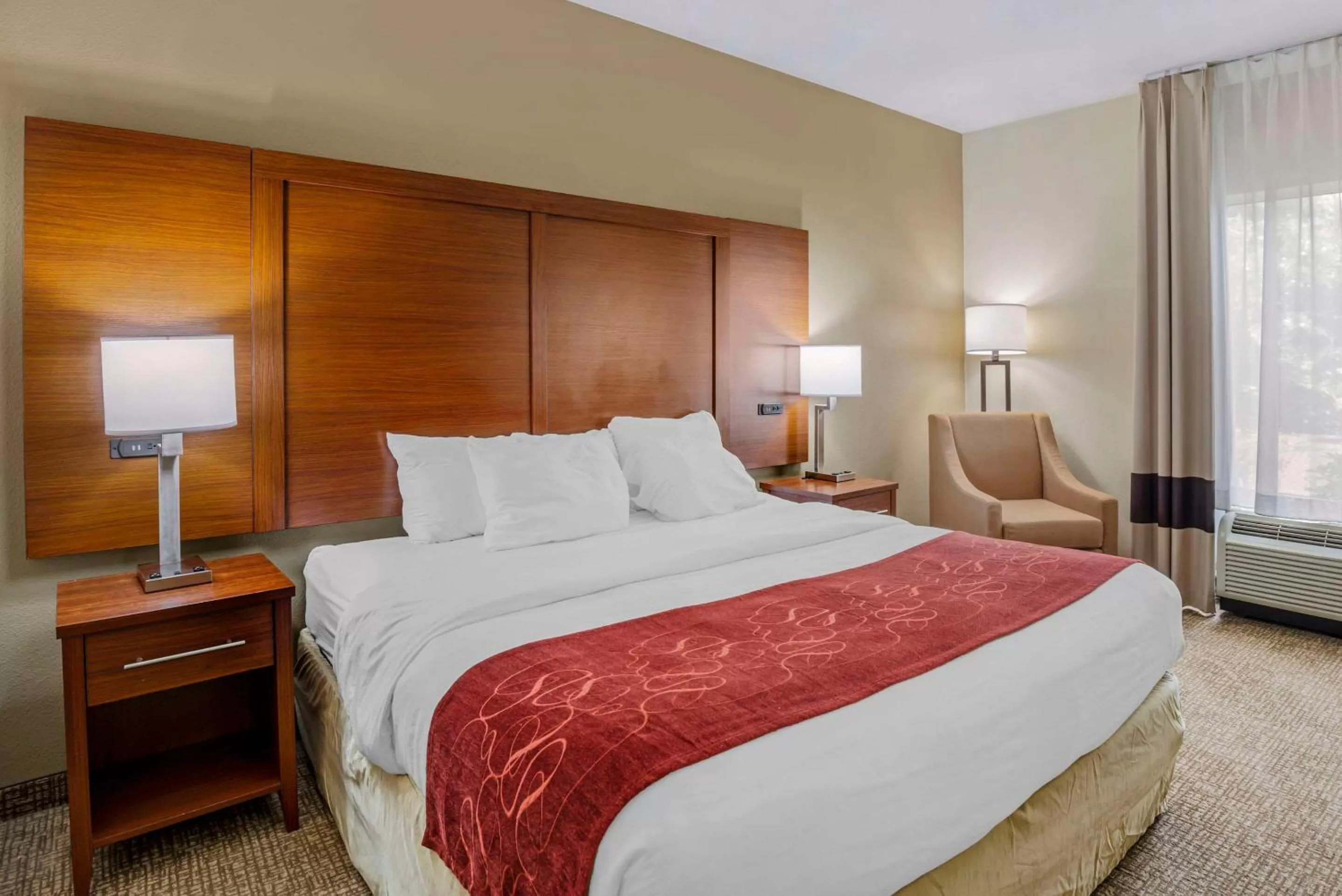 Bedroom, Bed in Comfort Suites At Virginia Center Commons