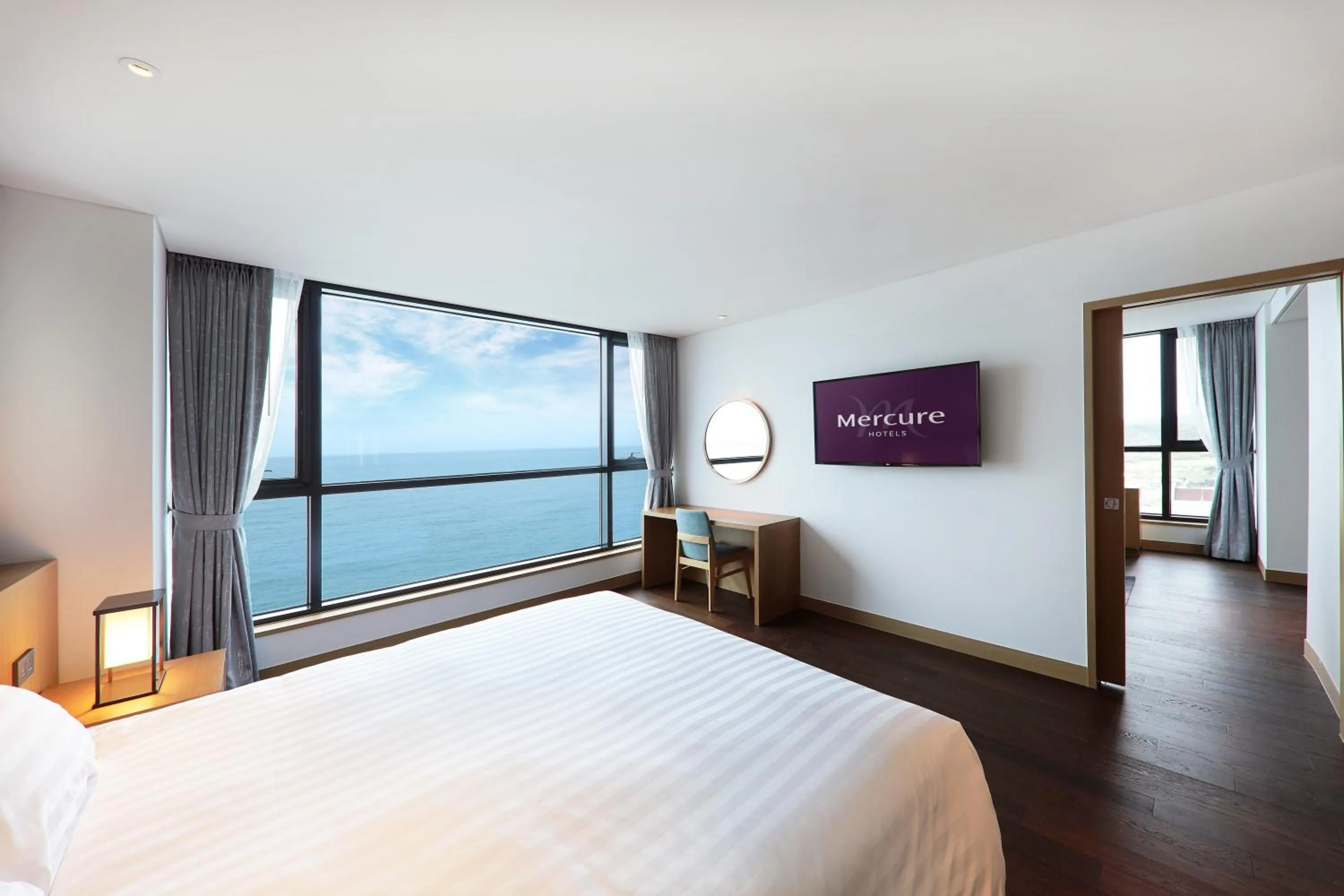 Photo of the whole room, Bed in Mercure Ambassador Ulsan