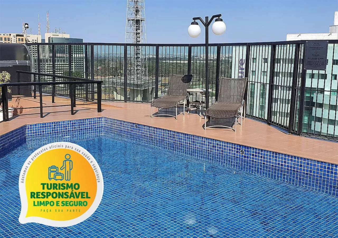 Swimming pool in Lets Idea Brasília Hotel