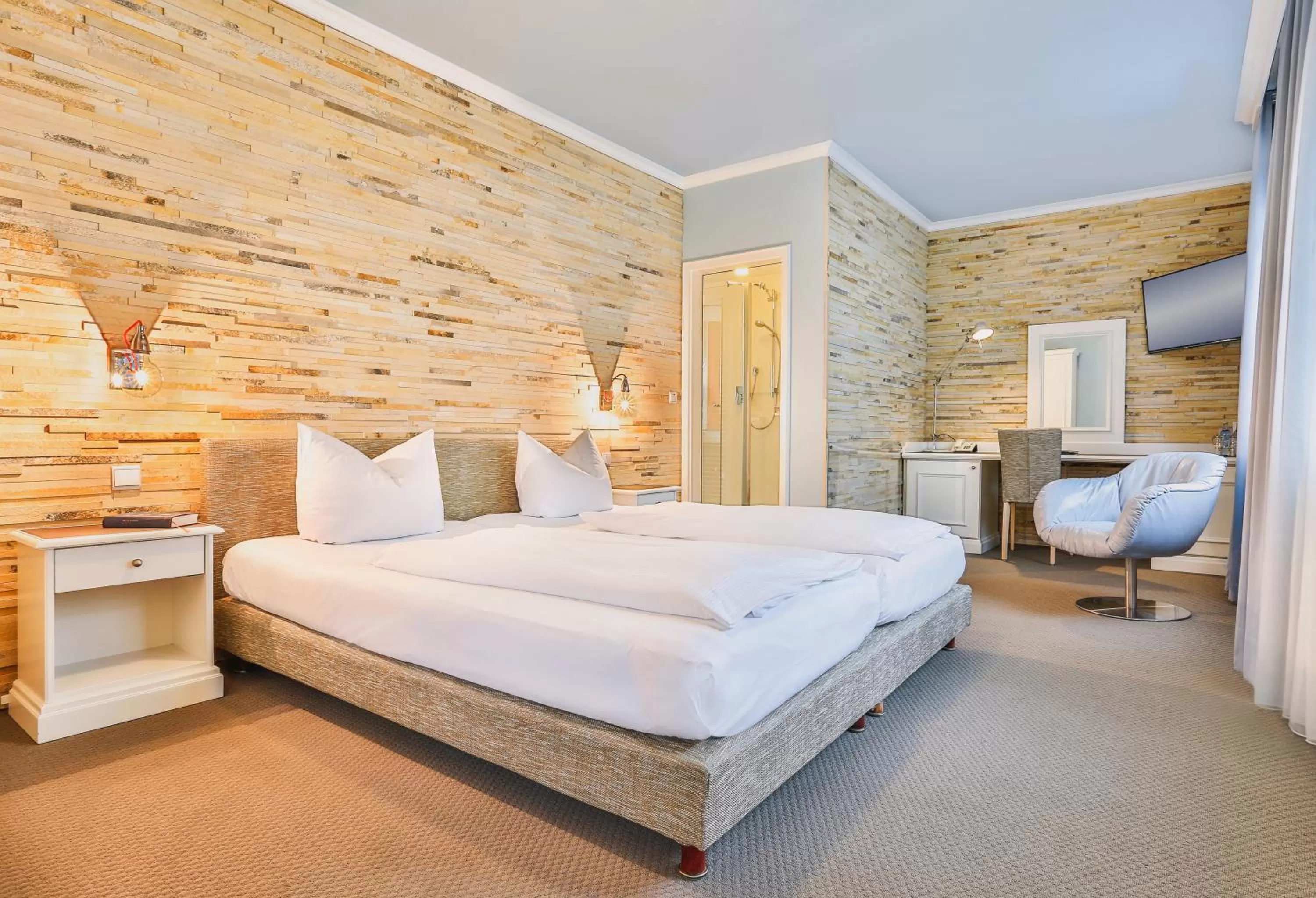 Photo of the whole room, Bed in Hotel - Restaurant Erich Rödiger