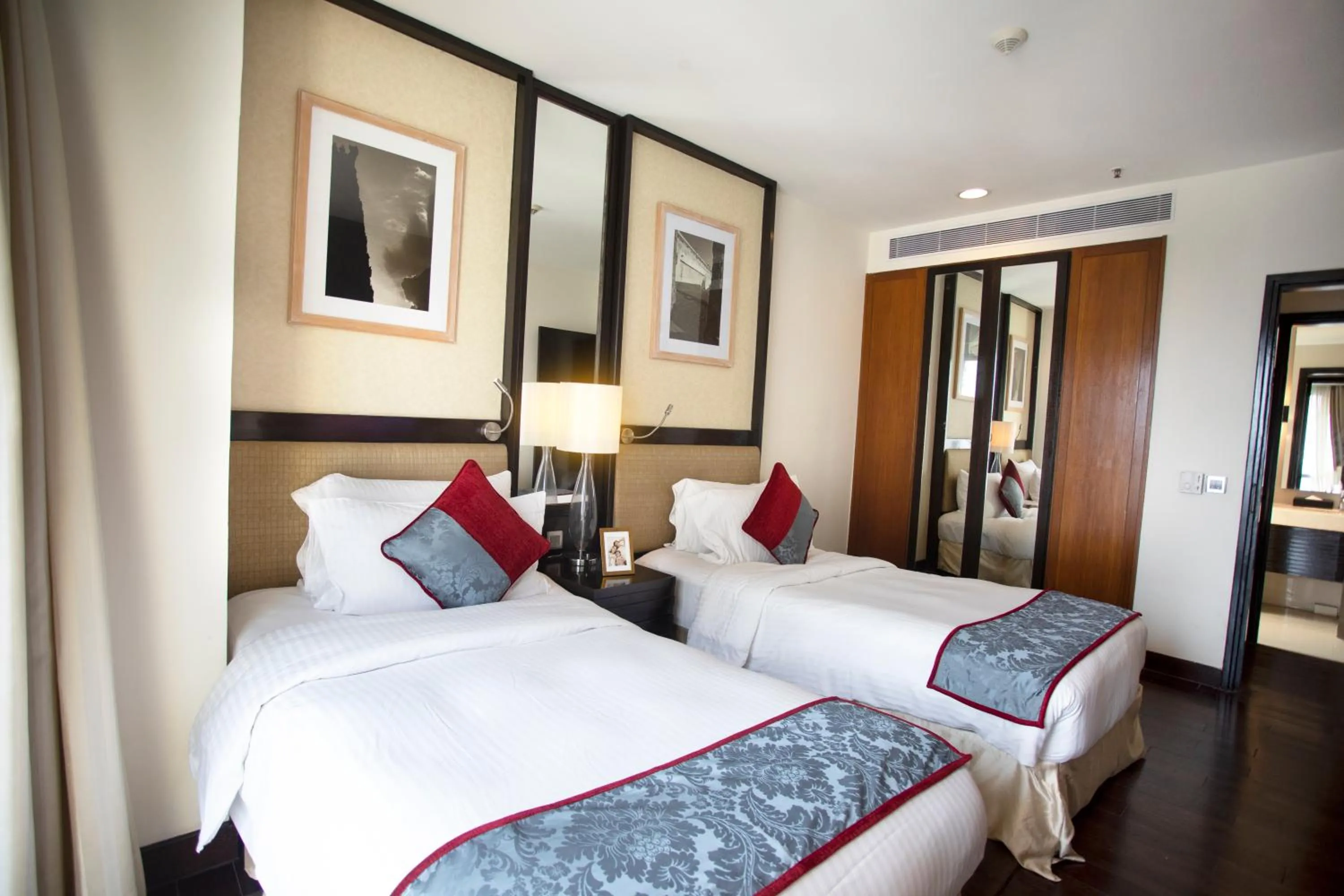 Bedroom, Bed in Somerset Greenways Chennai