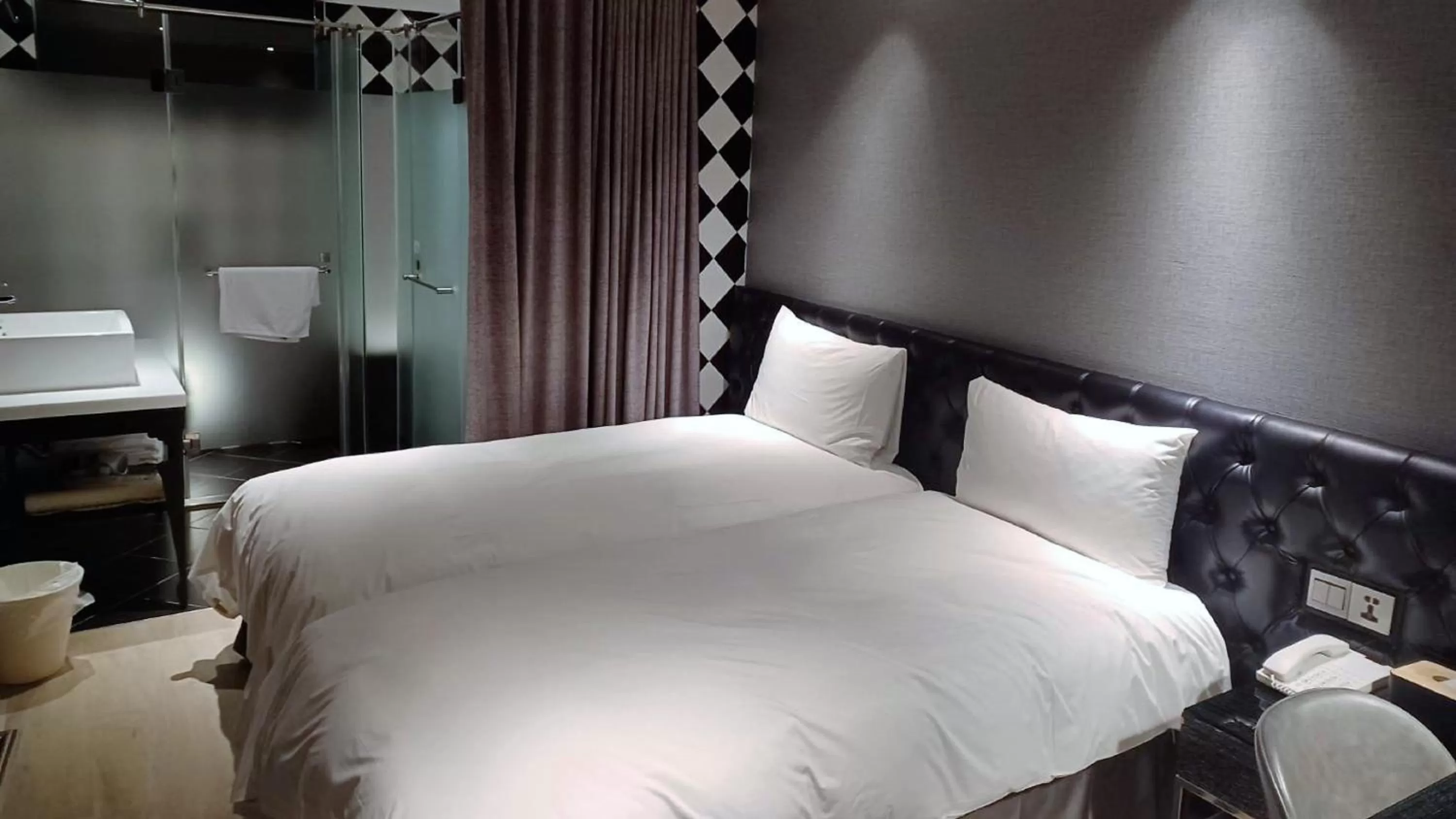 Classic Twin Room - No Window in CHECK inn Taipei Main Station