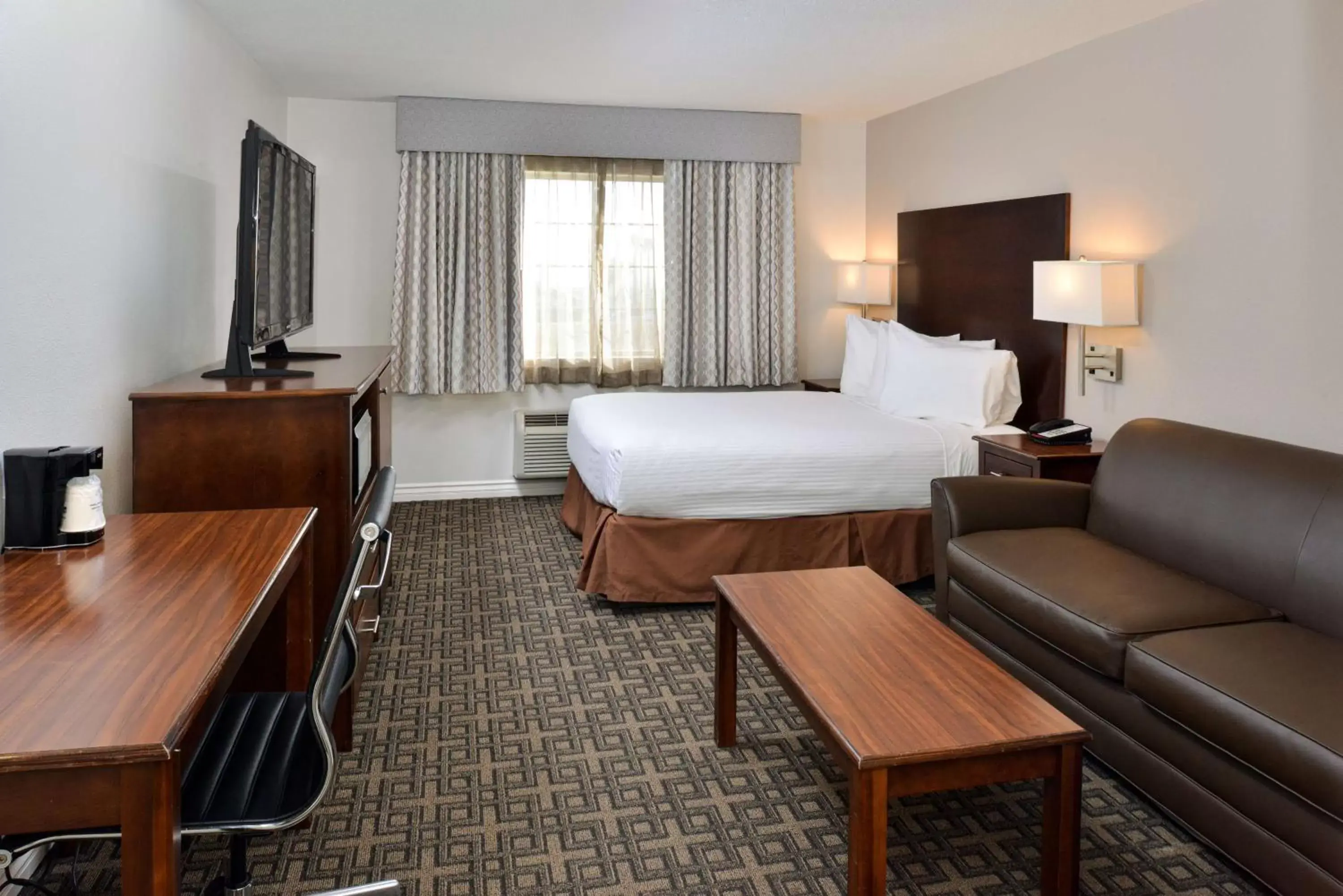 Queen Room with Sofa Bed - Non-Smoking in Best Western Kettleman City Inn & Suites Queen Room with Sofa Bed - Non-Smoking in Best Western Kettleman City Inn & Suites