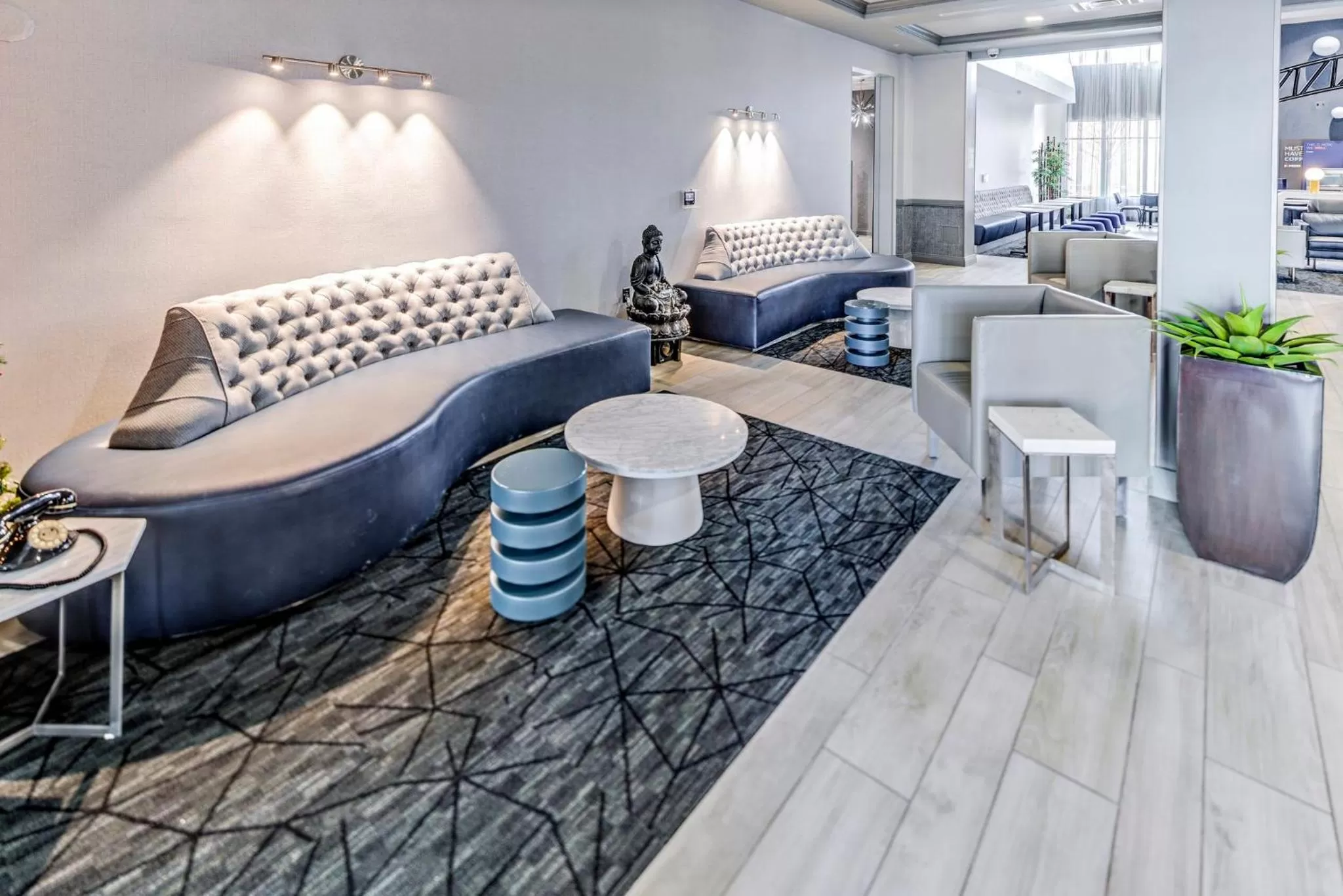 Property building, Bed in Holiday Inn Express Hotel & Suites Ohio State University- OSU Medical Center by IHG