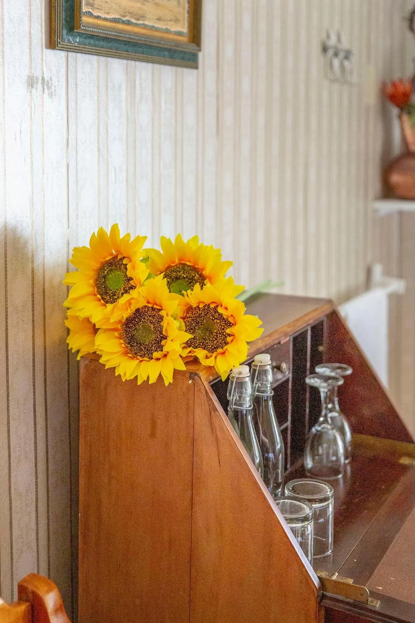 Drinks in Airlies Historical Guest House