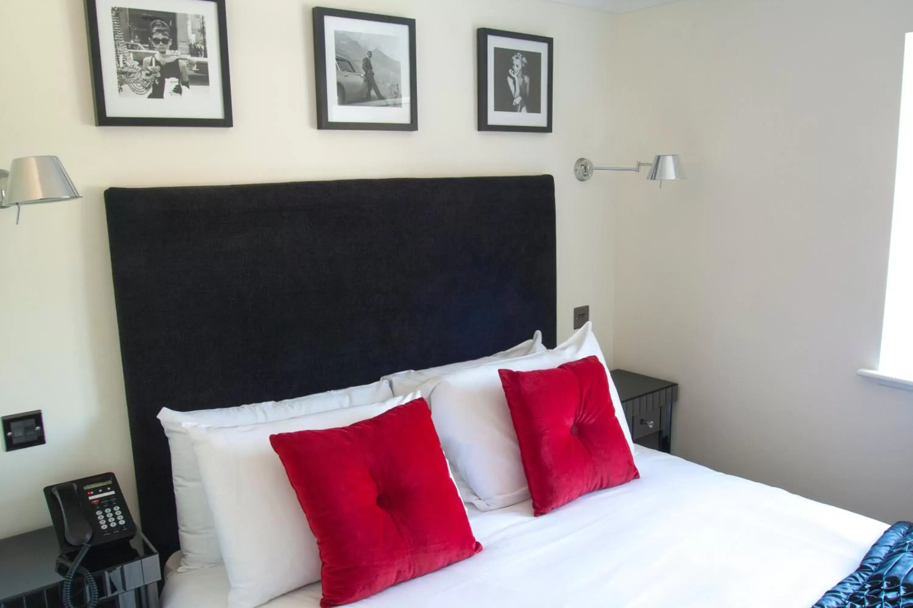 Compact Double Room in The Ship Leopard Hotel - No Children Compact Double Room in The Ship Leopard Hotel - No Children