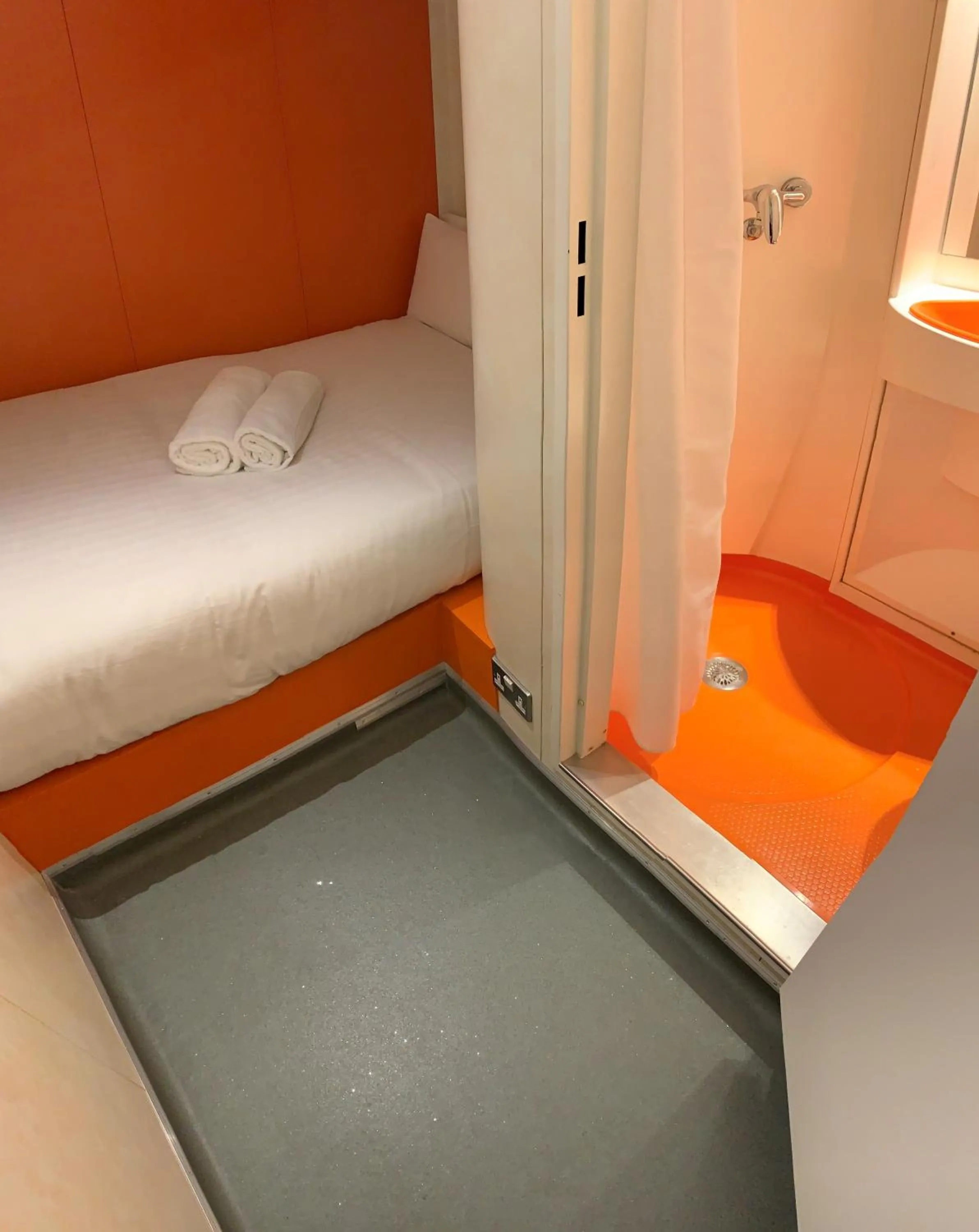 Bed in easyHotel South Kensington
