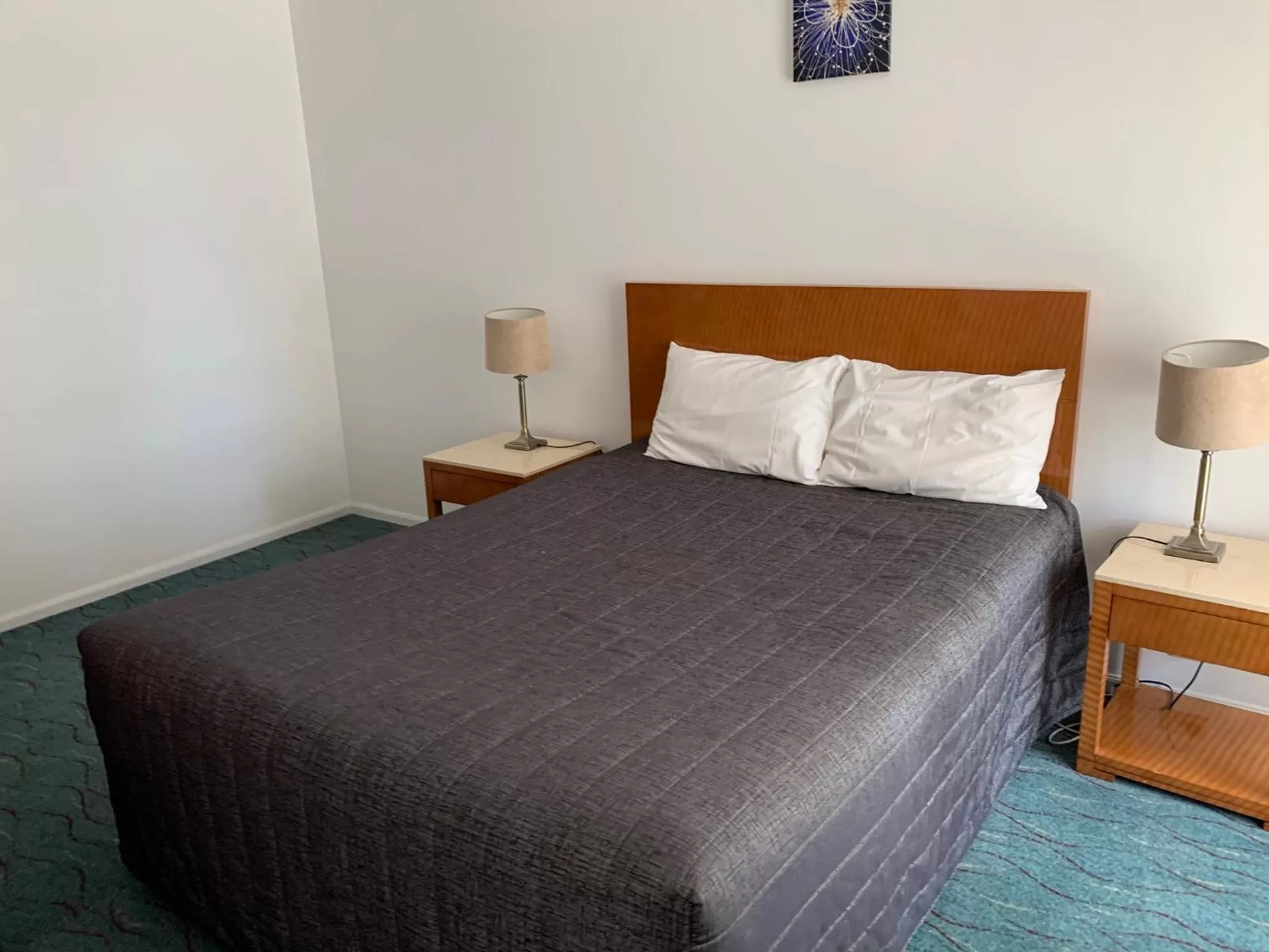 Bed in Swaggers Motor Inn