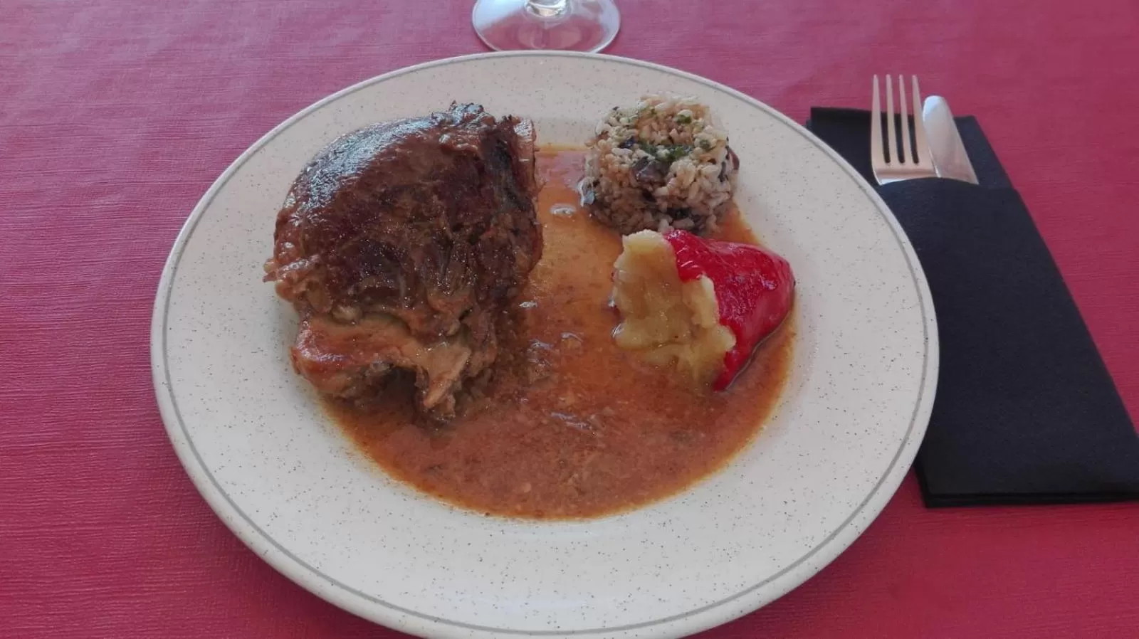 Restaurant/places to eat in Hotel Reina Isabel