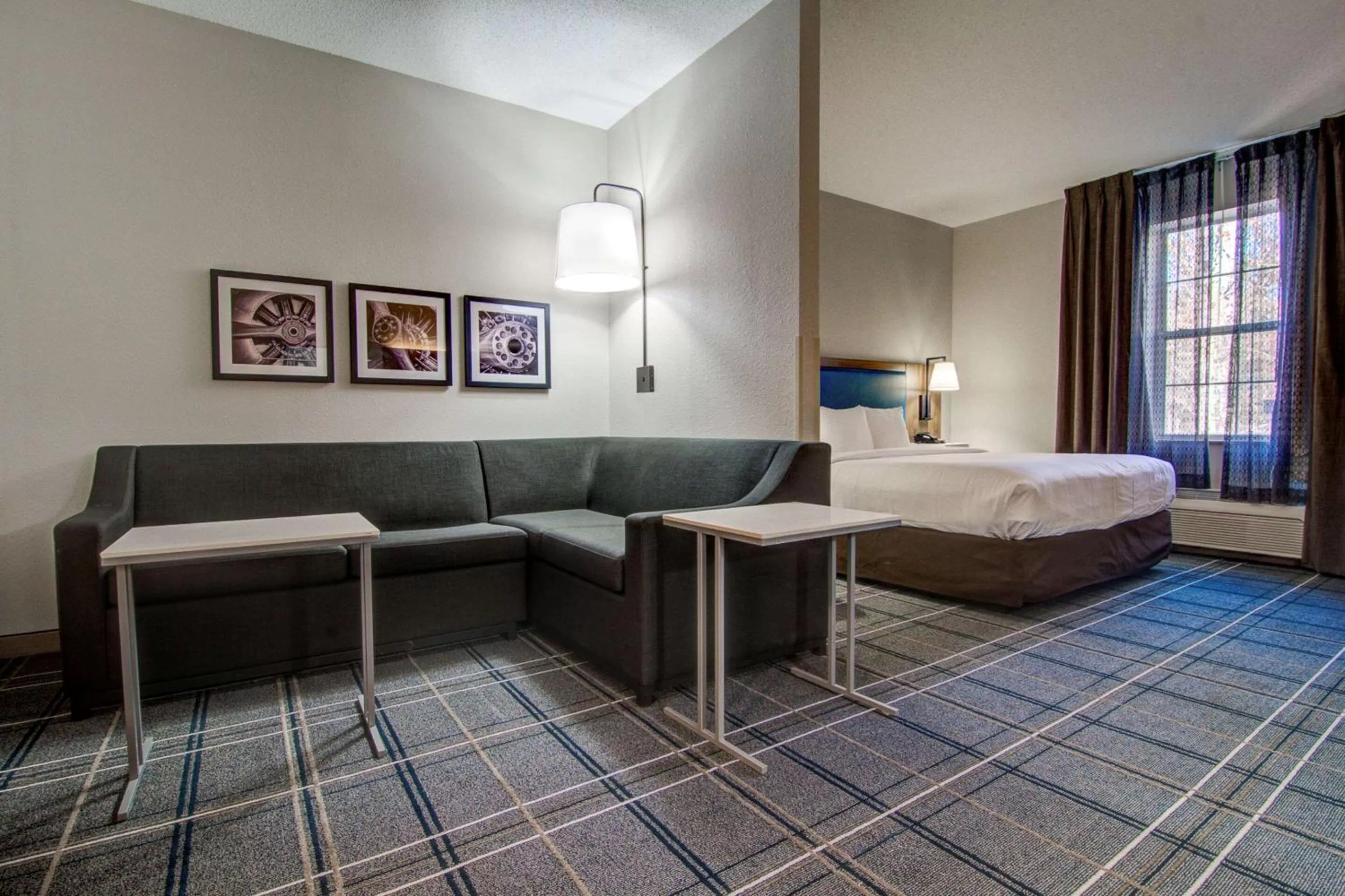 Bedroom, Bed in Comfort Suites Newport News Airport
