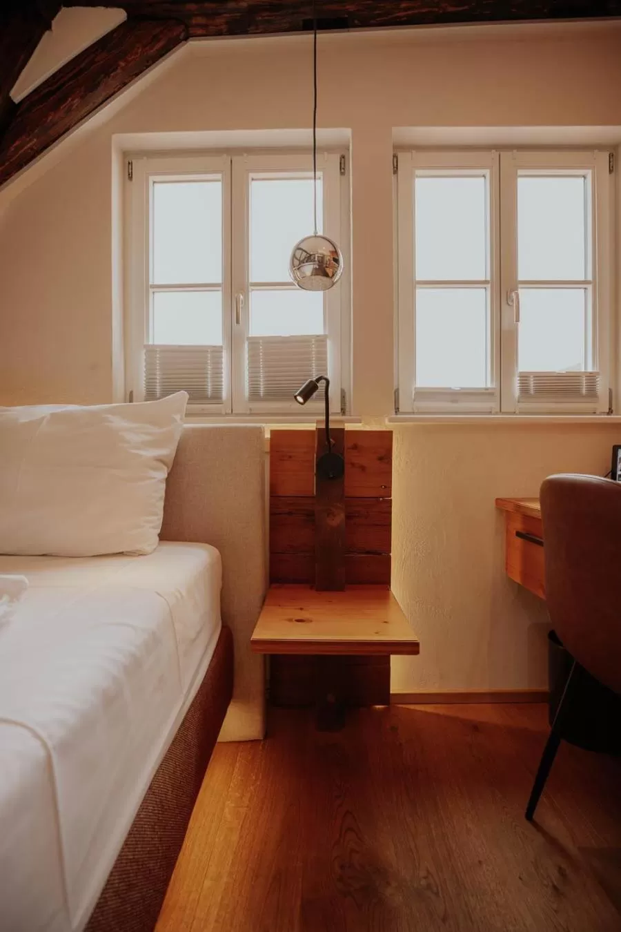 Living room, Bed in Altstadtmittehotel Sonne