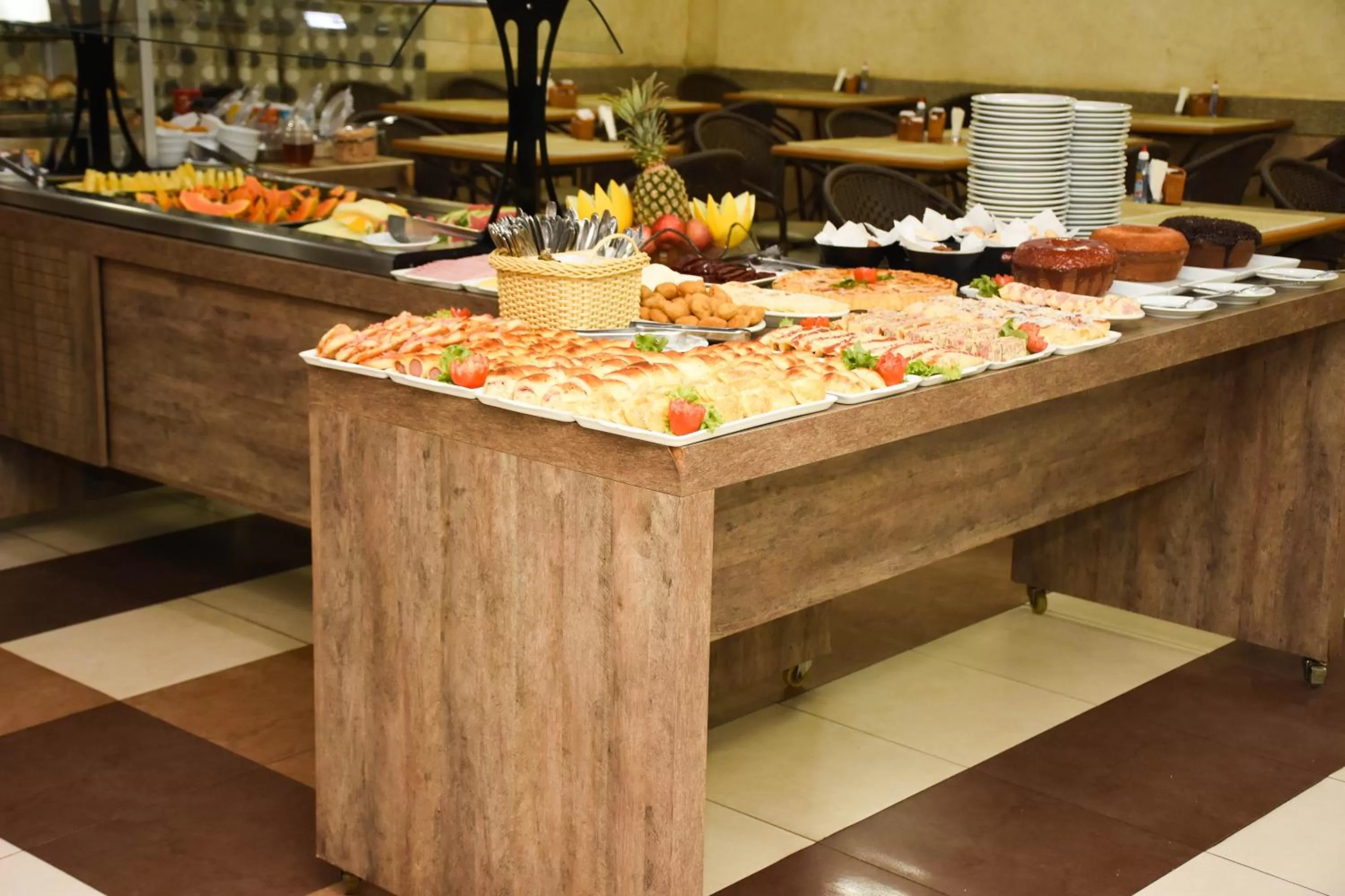 Food in Larison Executive - by Easy Hotéis