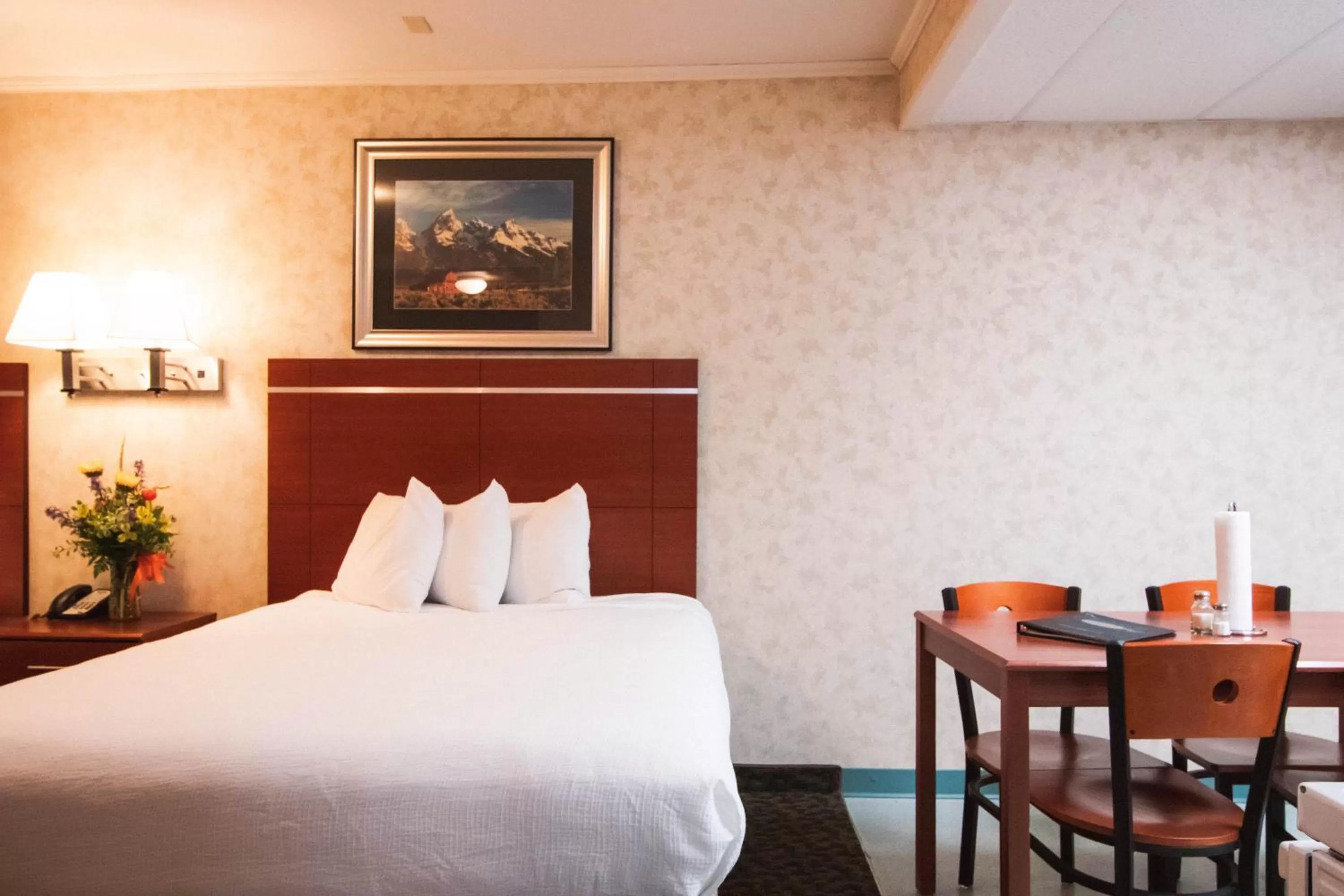 Buffet breakfast, Bed in Brandin' Iron Inn