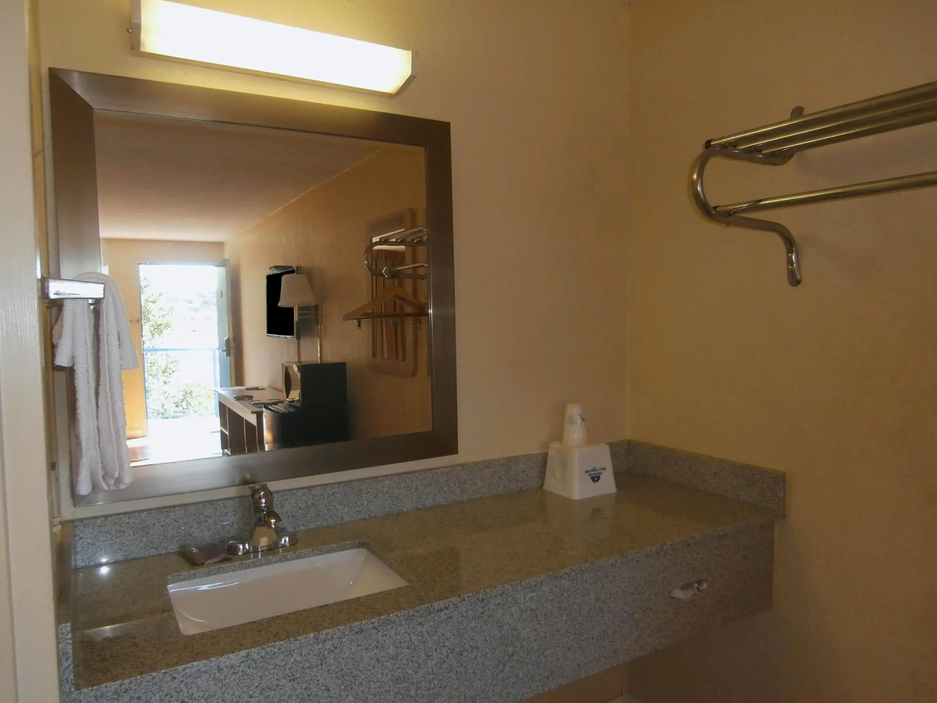 King Room - Disability Access - Non-Smoking in Americas Best Value Inn Tucker King Room - Disability Access - Non-Smoking in Americas Best Value Inn Tucker