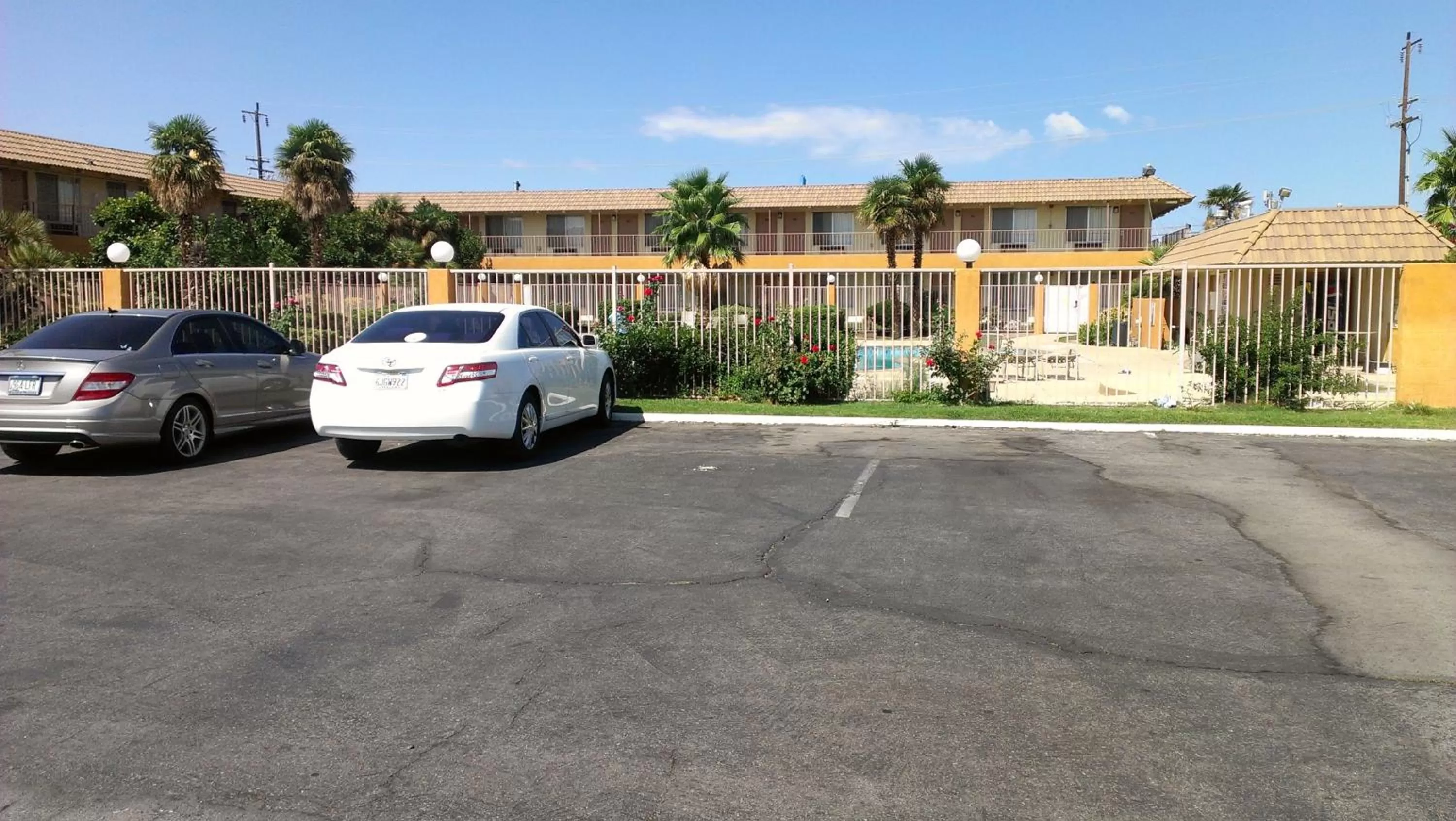 Facade/entrance, Property Building in Knights Inn Palmdale