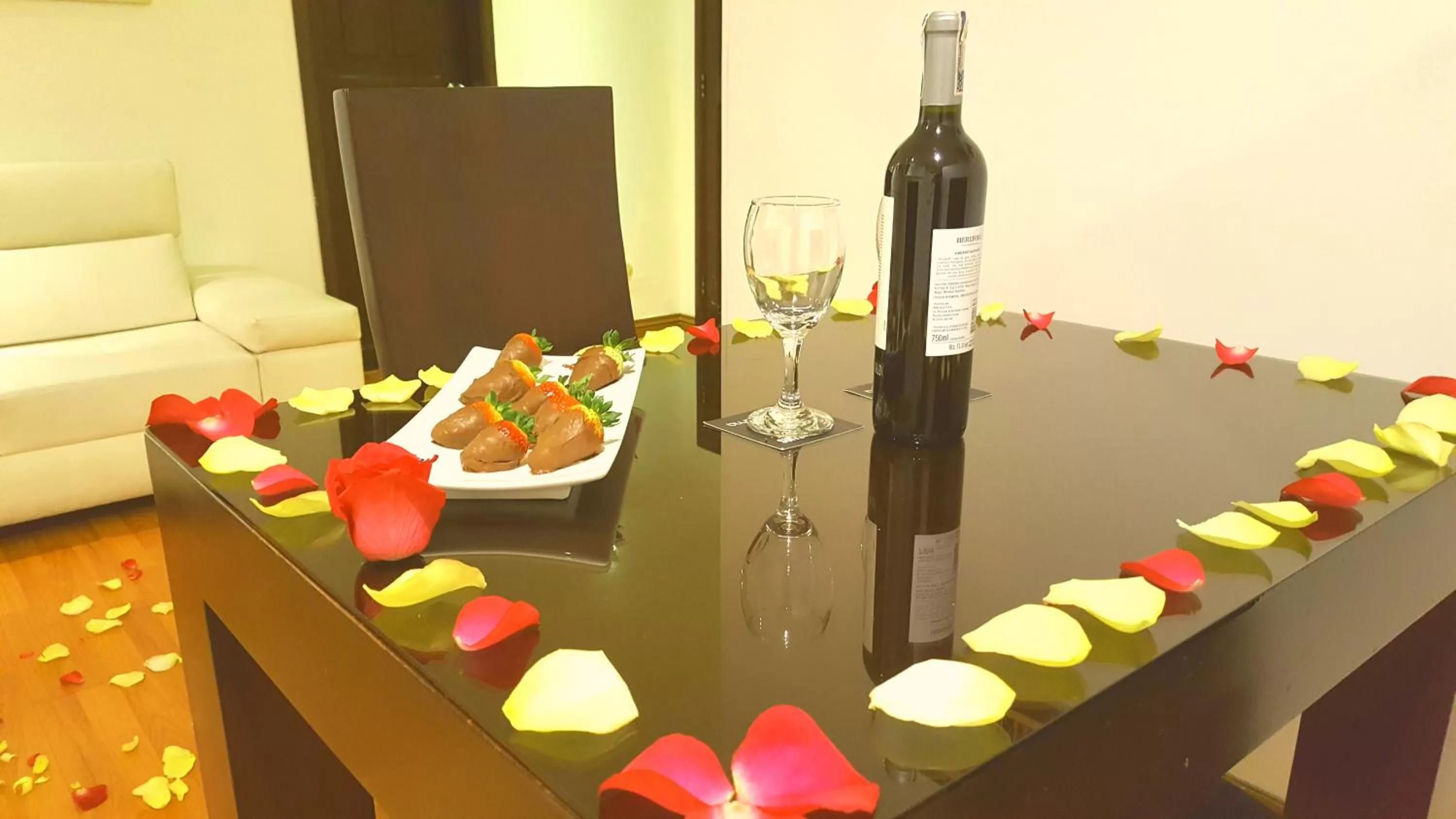 Dining area in Suites 109 GH Usaquén