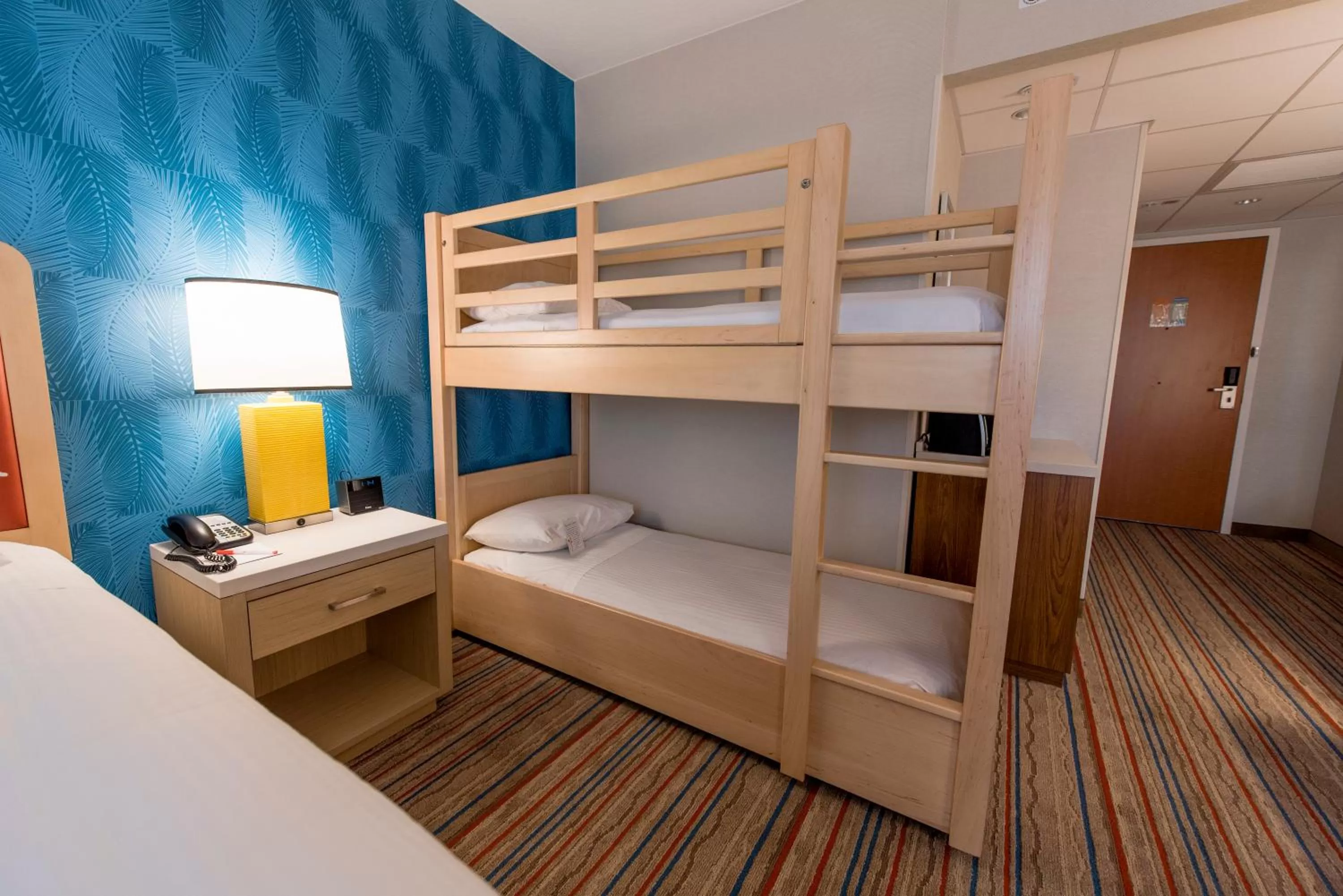 Bed in Howard Johnson by Wyndham Anaheim Hotel & Water Playground