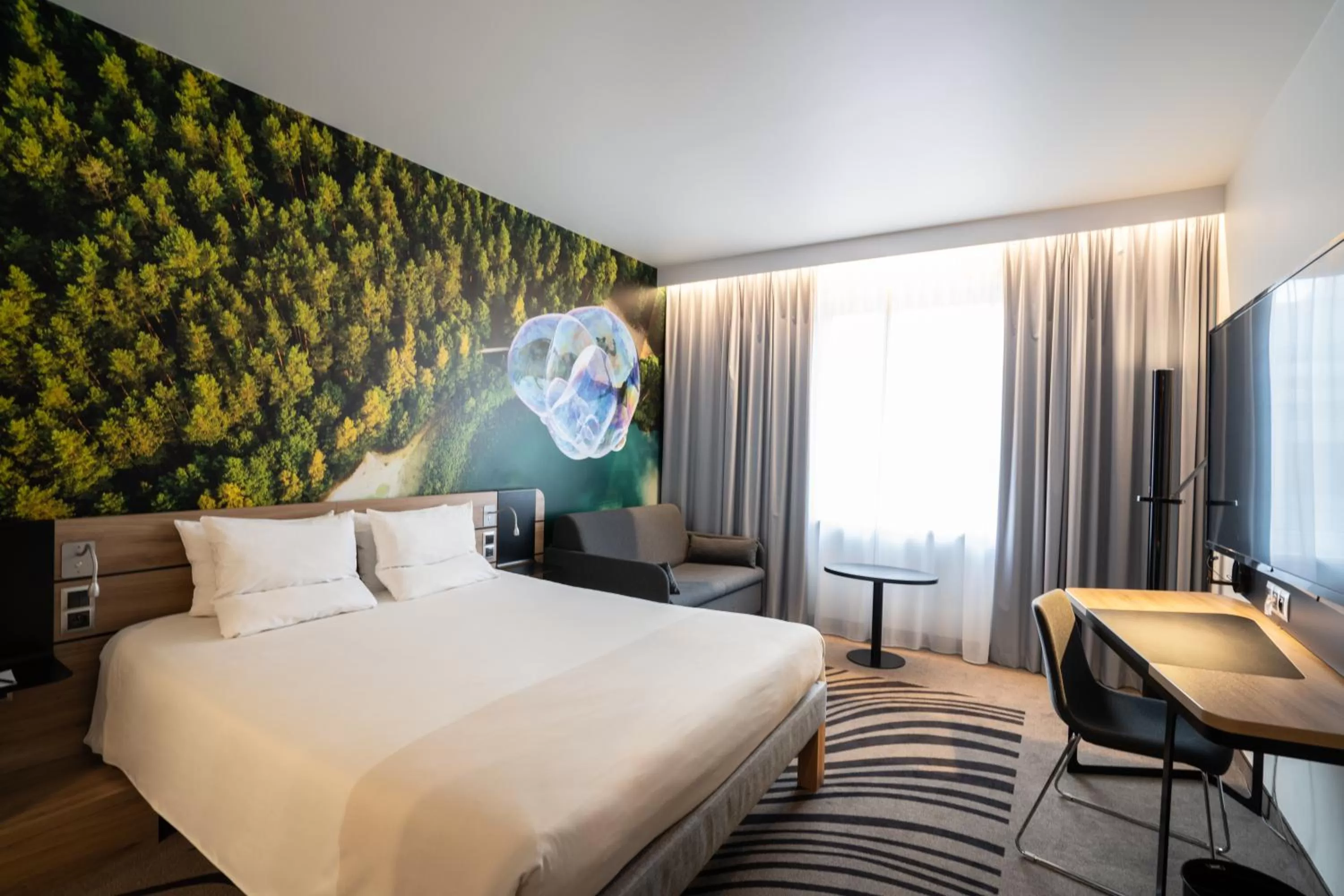 Property building, Bed in Novotel Vilnius Centre