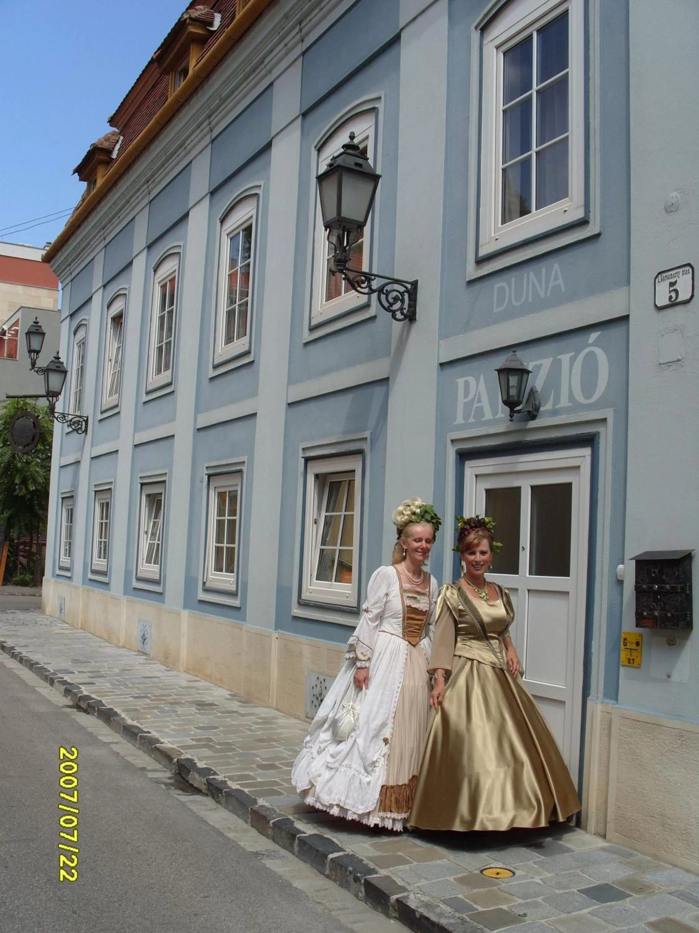 Facade/entrance in Duna Panzió