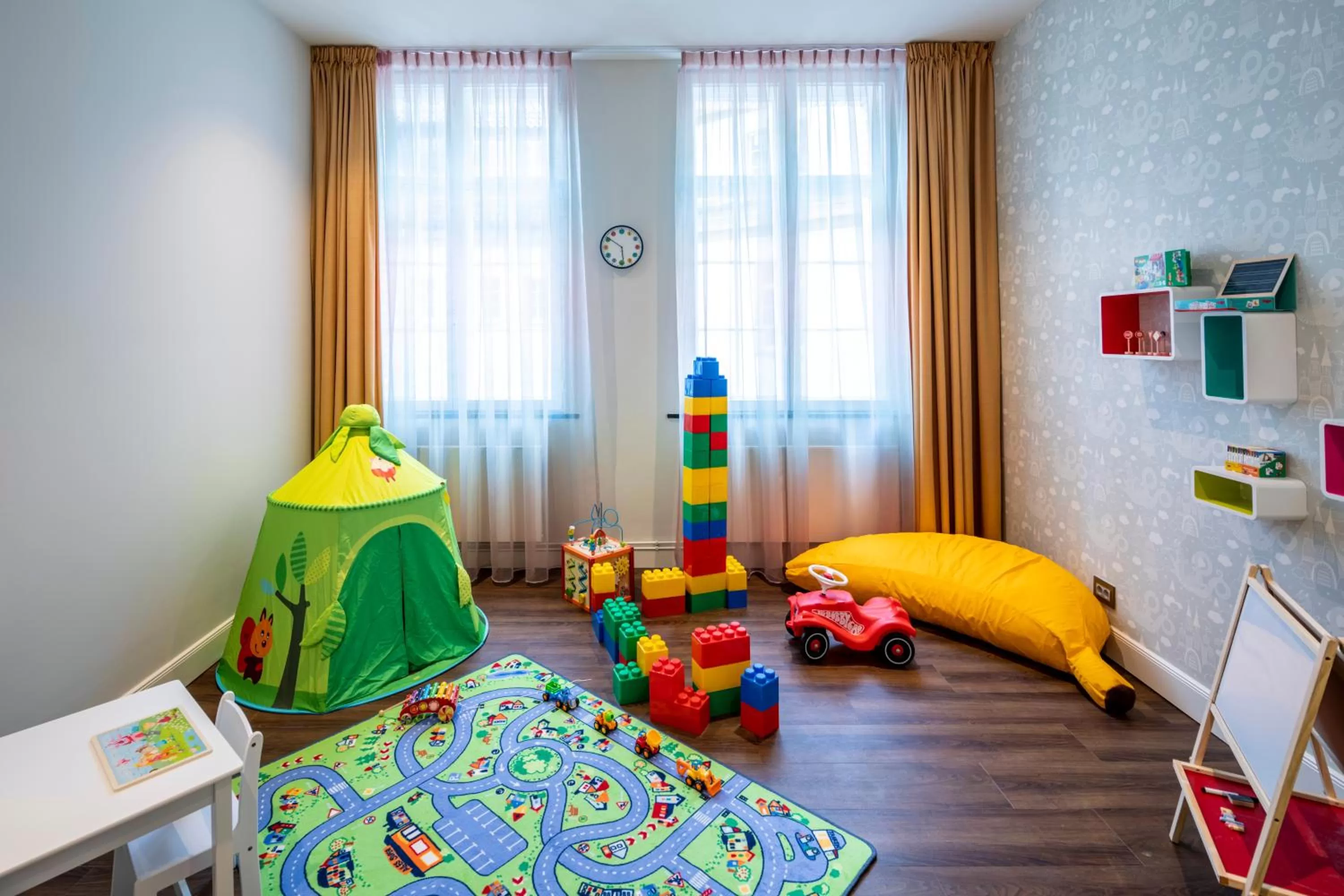 Kids's club, Bed in Fraser Suites Hamburg