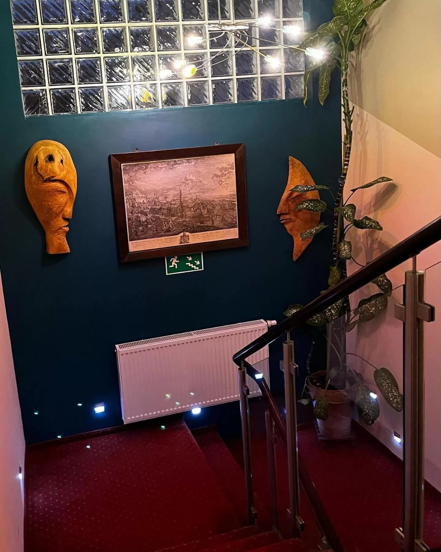 Restaurant/places to eat in Tenis Club