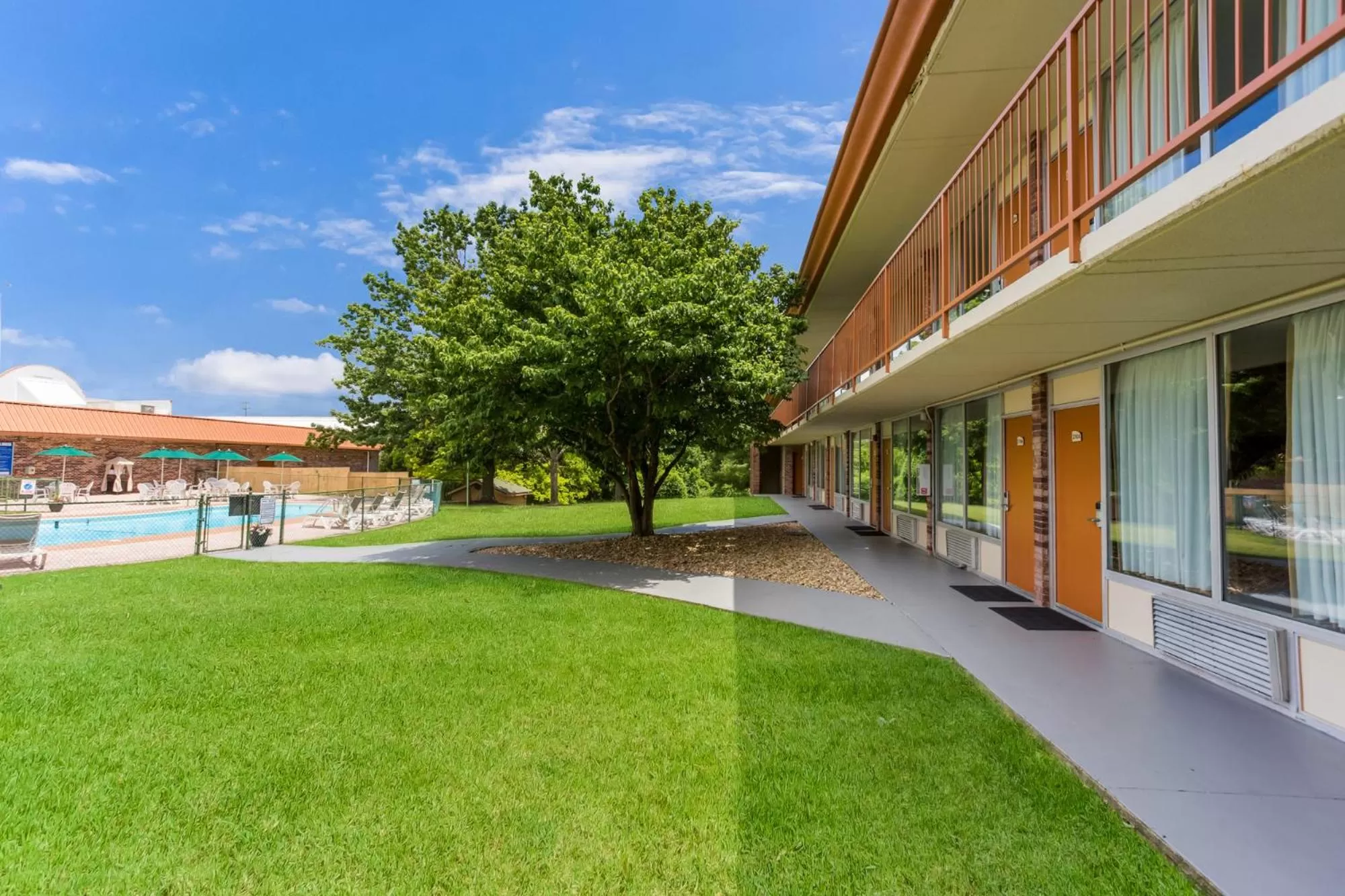 Patio, Property Building in Red Lion Inn & Suites Branson