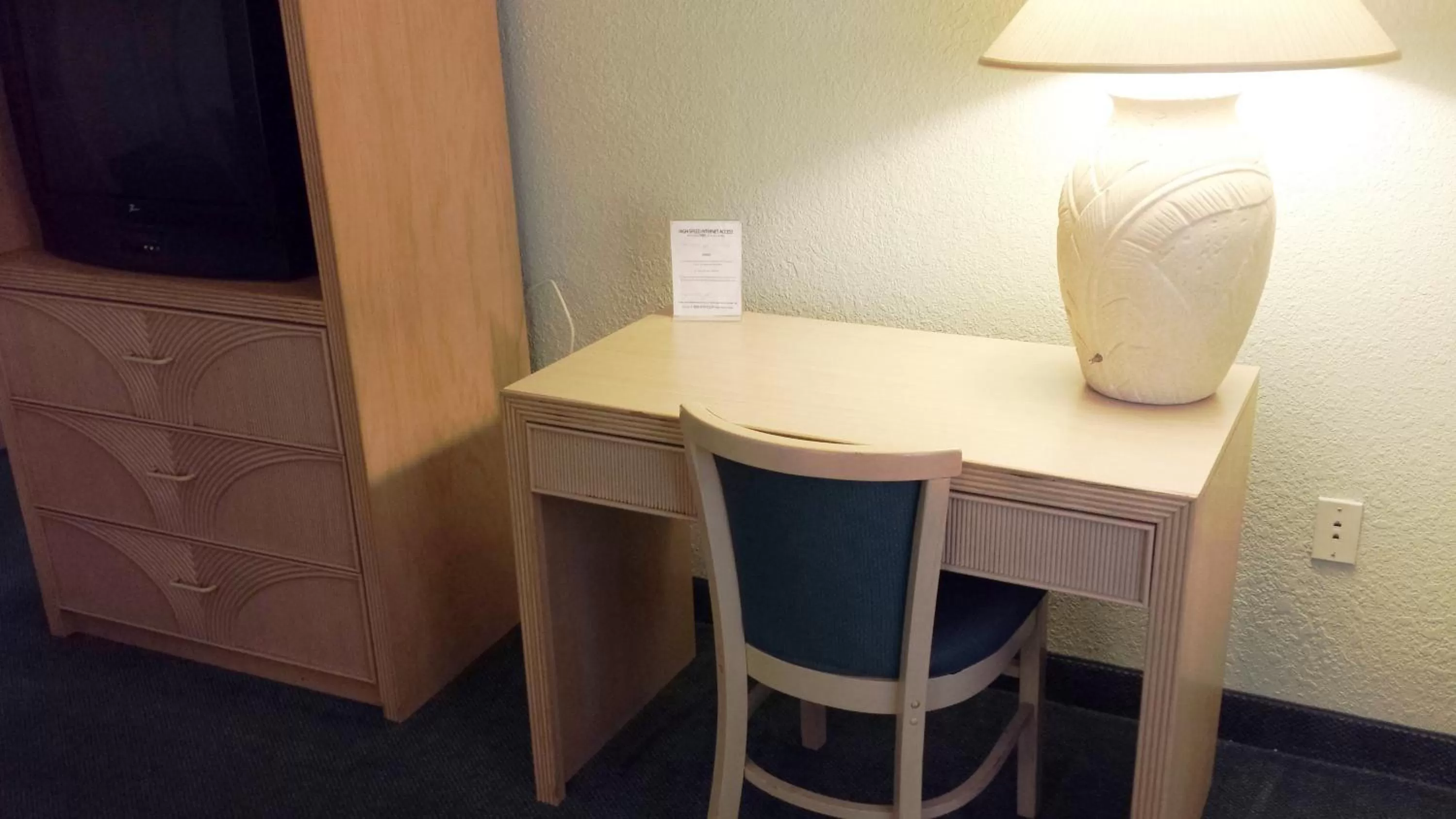 Seating area in Cocoa Beach Suites Hotel