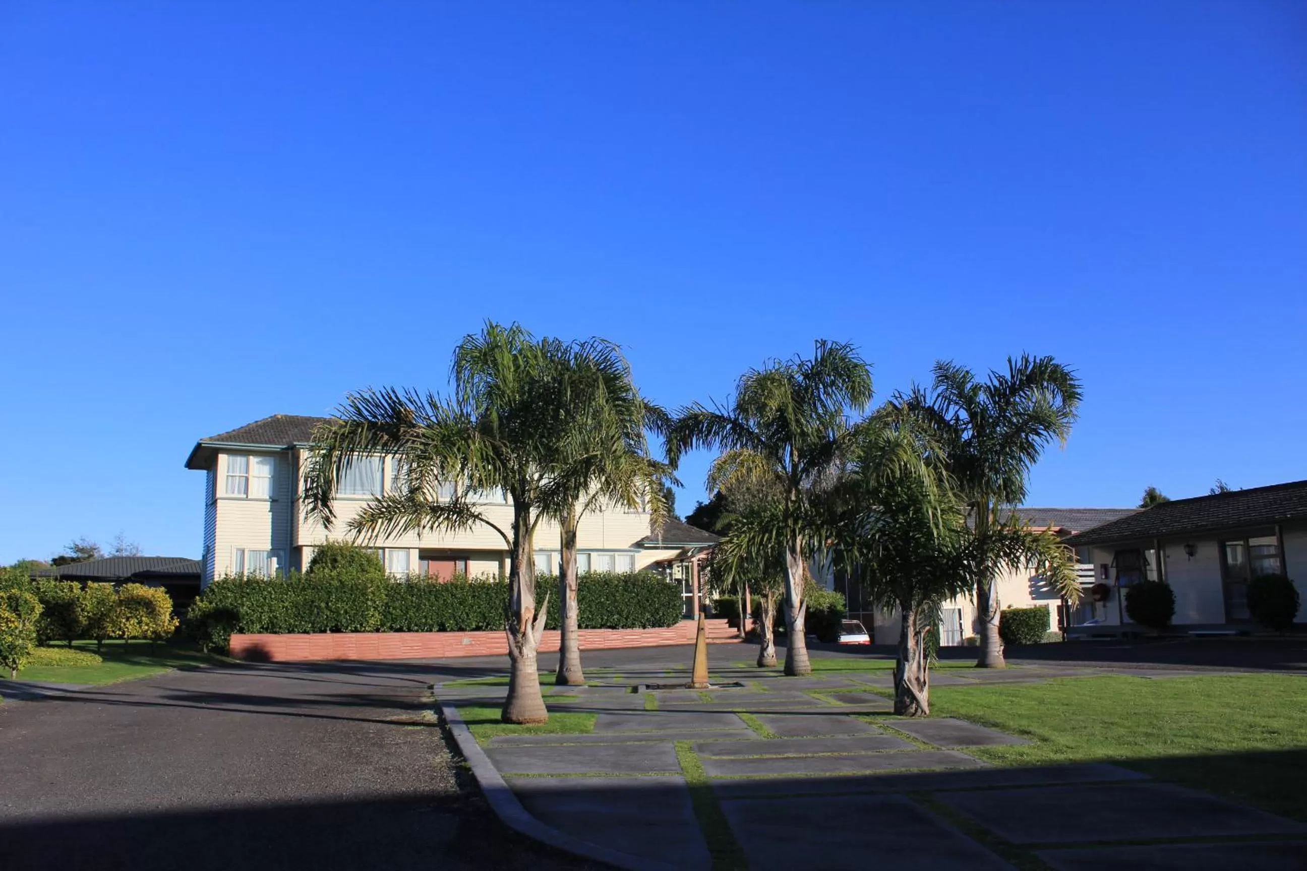Facade/entrance in Coronation Court Motel