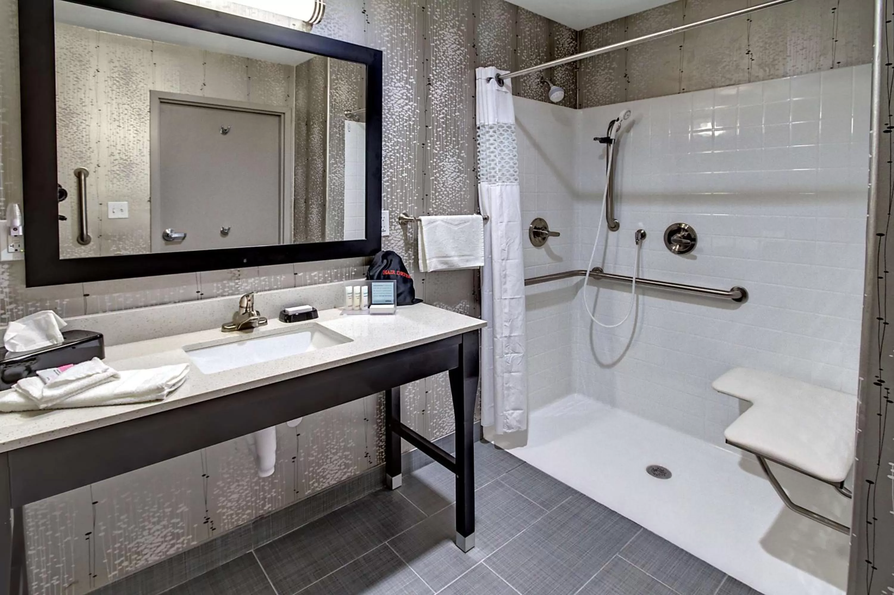 Bathroom in Hampton Inn and Suites Ada