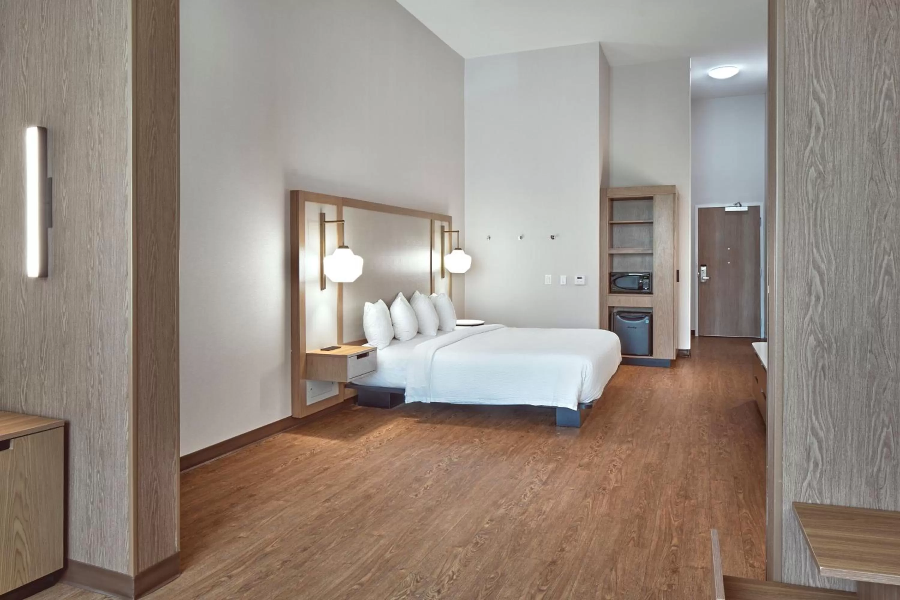 Photo of the whole room, Bed in Fairfield Inn & Suites by Marriott Penticton