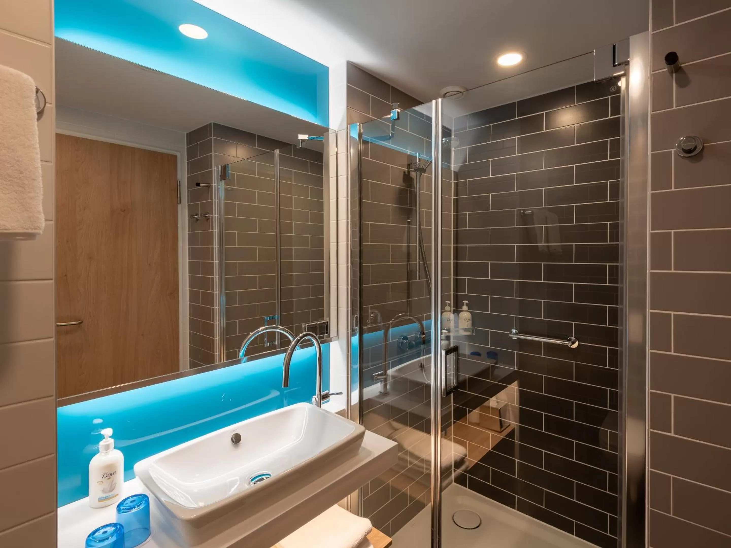 Holiday Inn Express - Hamburg South A7-AS42 by IHG