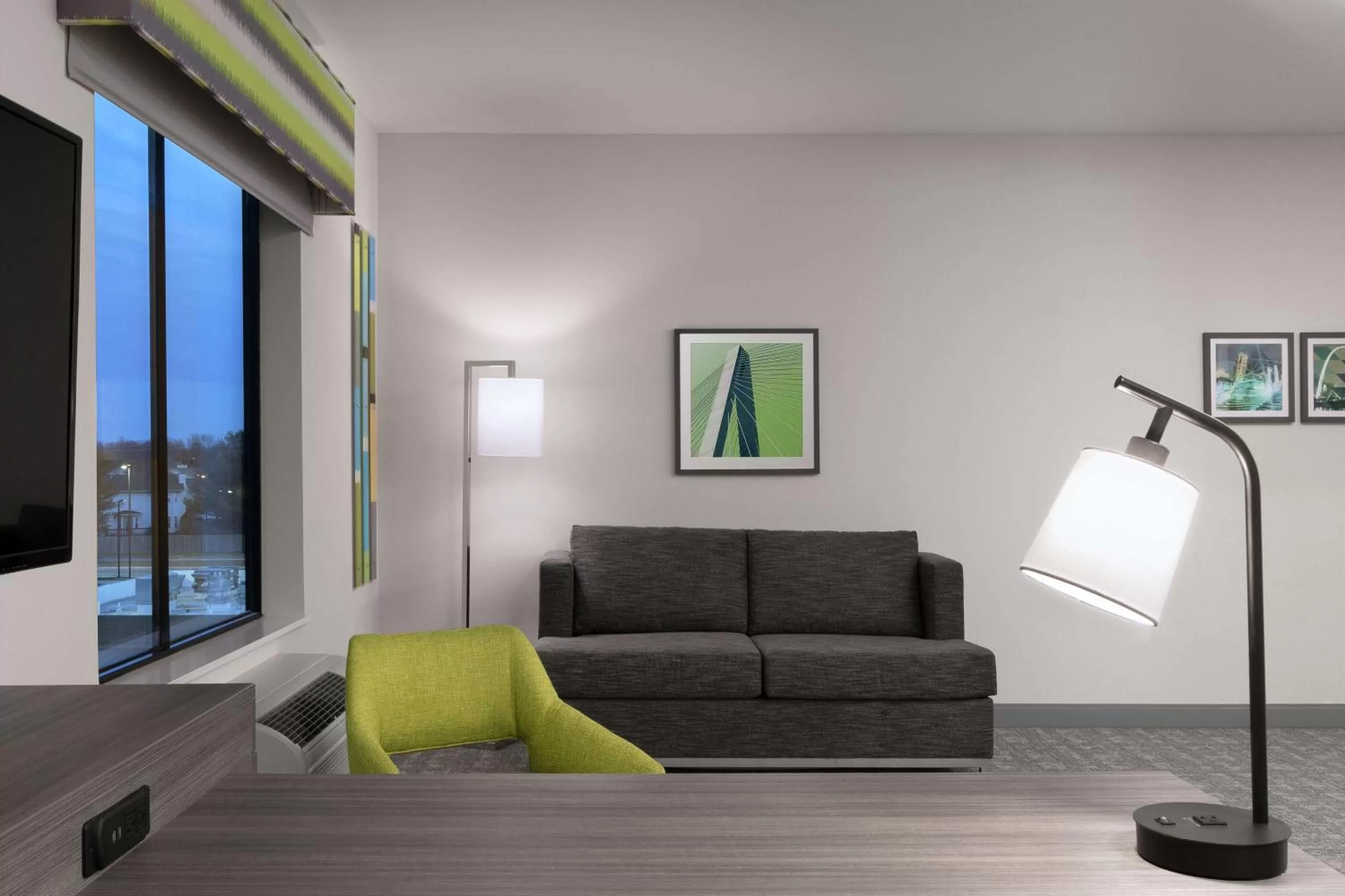 Bedroom in Hampton Inn O'Fallon, Il