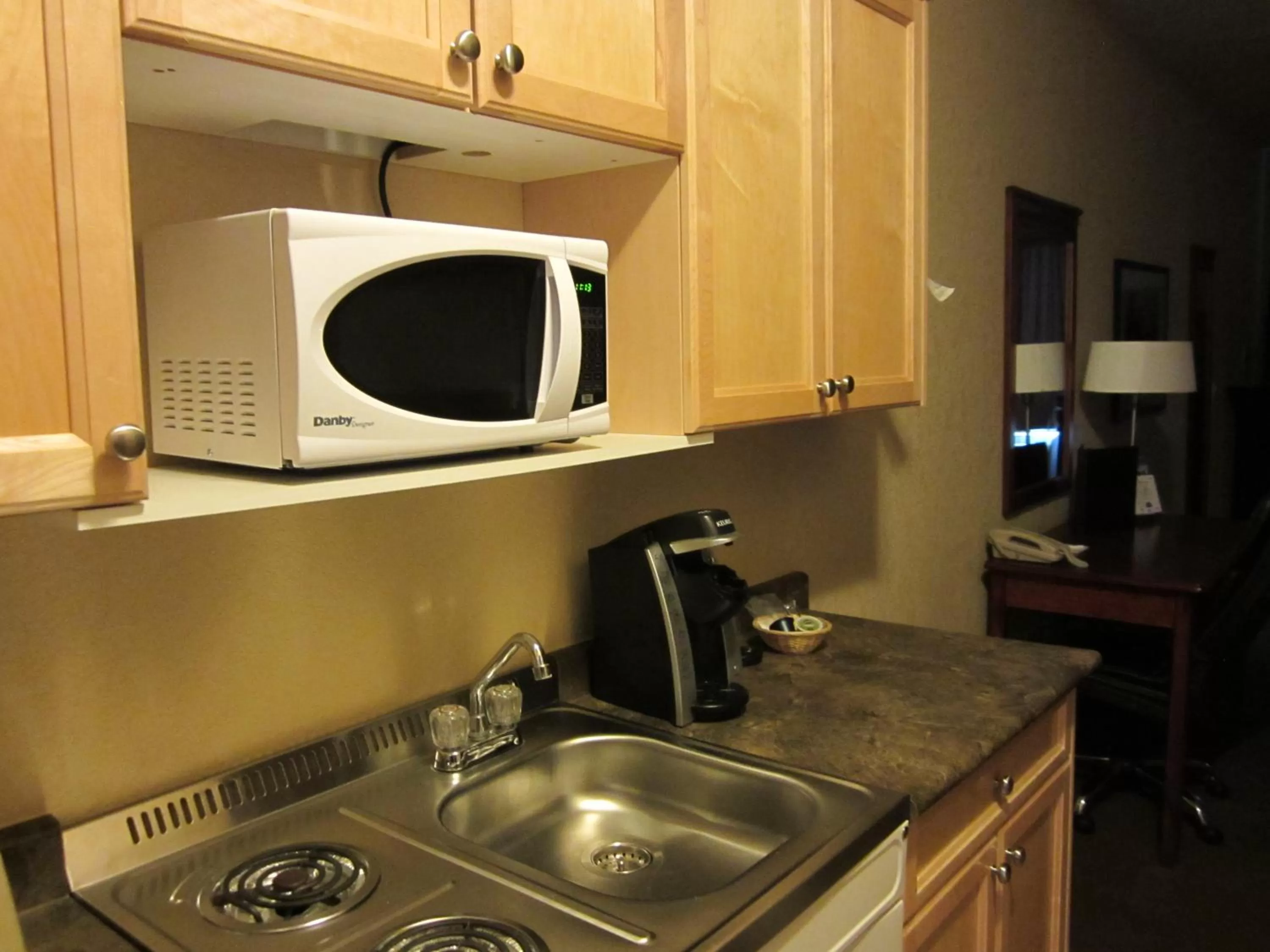 Kitchen or kitchenette in Lakeview Inns & Suites - Fort Nelson