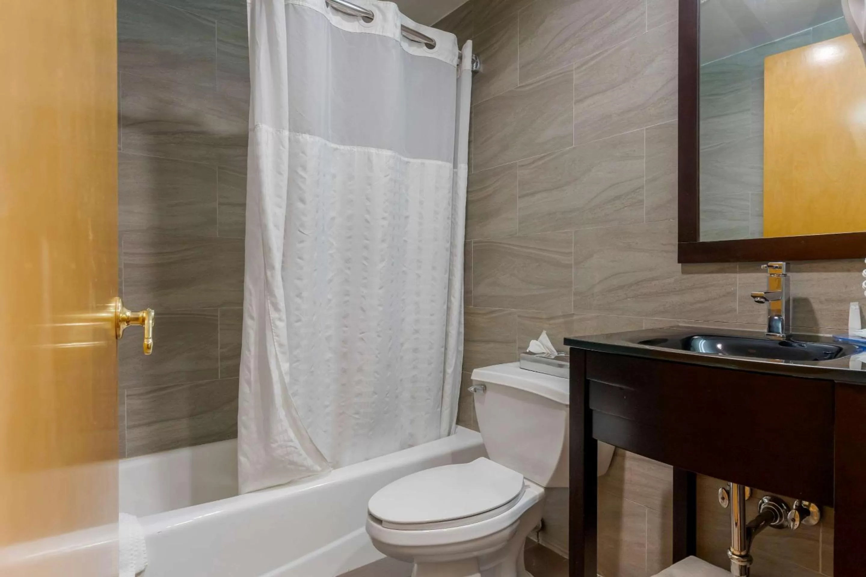 Bathroom in Comfort Inn Brooklyn