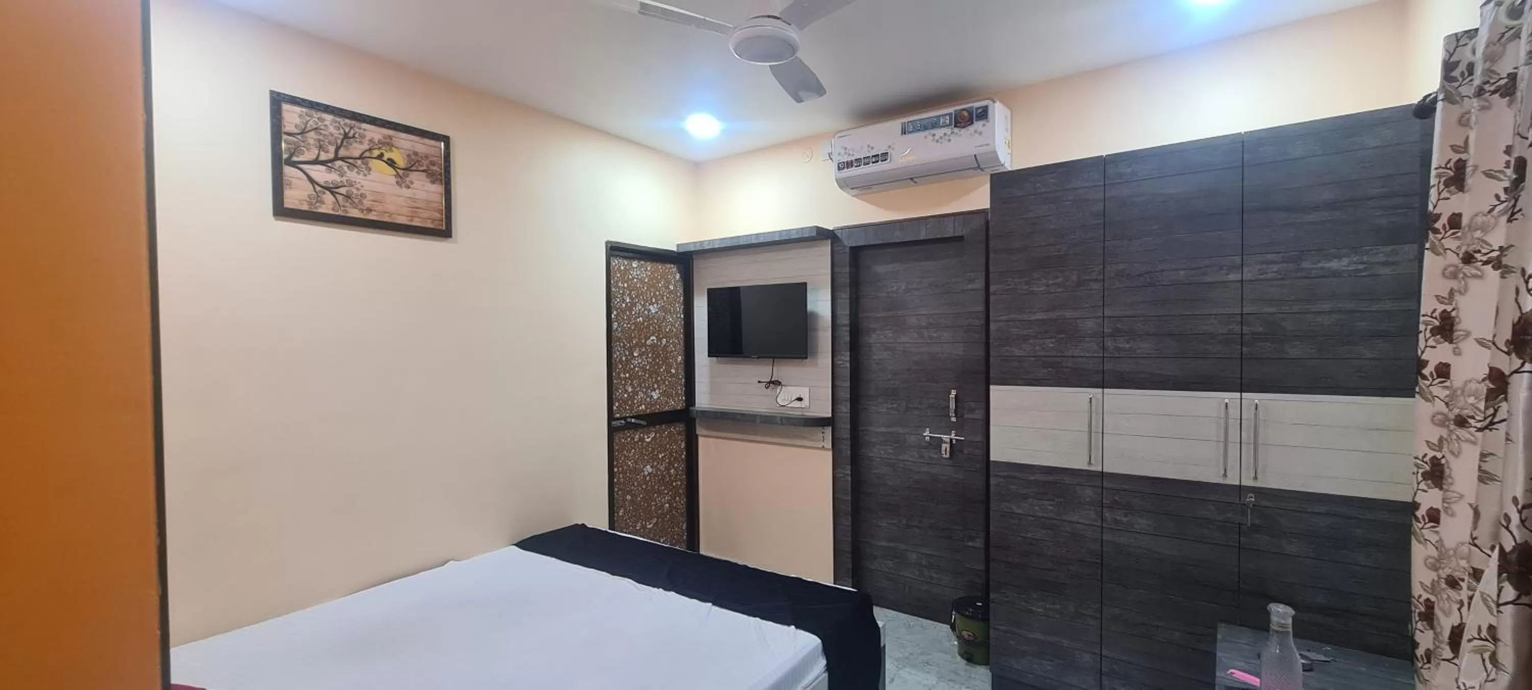Living room, Bed in HOTEL MANORAMA PALACE
