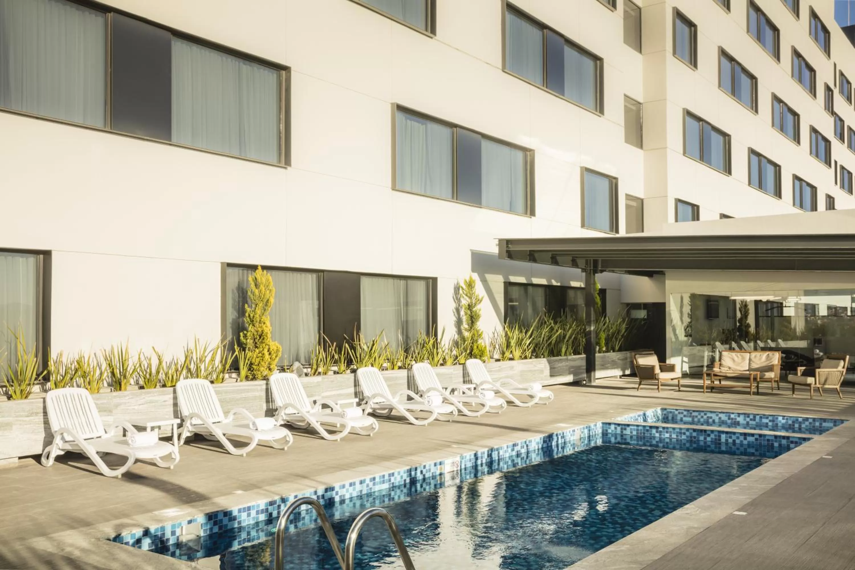 Swimming pool in Fiesta Inn Chihuahua Fashion Mall