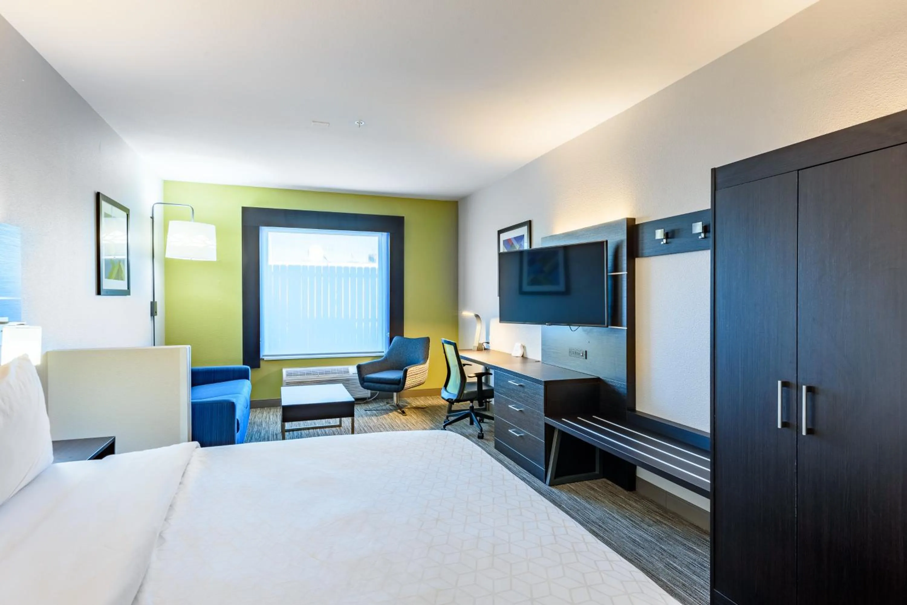 Photo of the whole room, Bed in Holiday Inn Express Hotel and Suites Bastrop by IHG