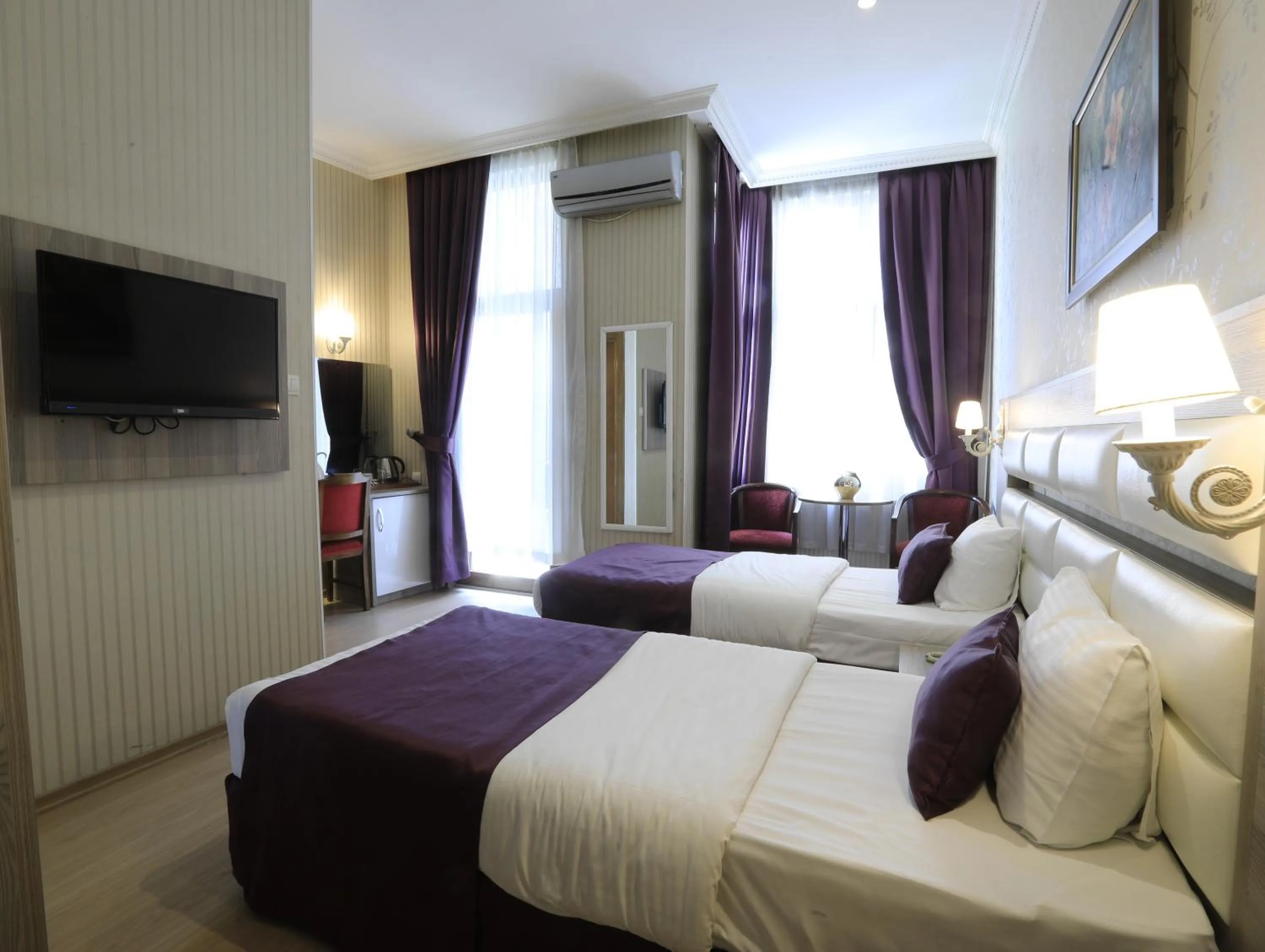 Communal lounge/ TV room, Bed in Nil Hotel İstanbul City Center