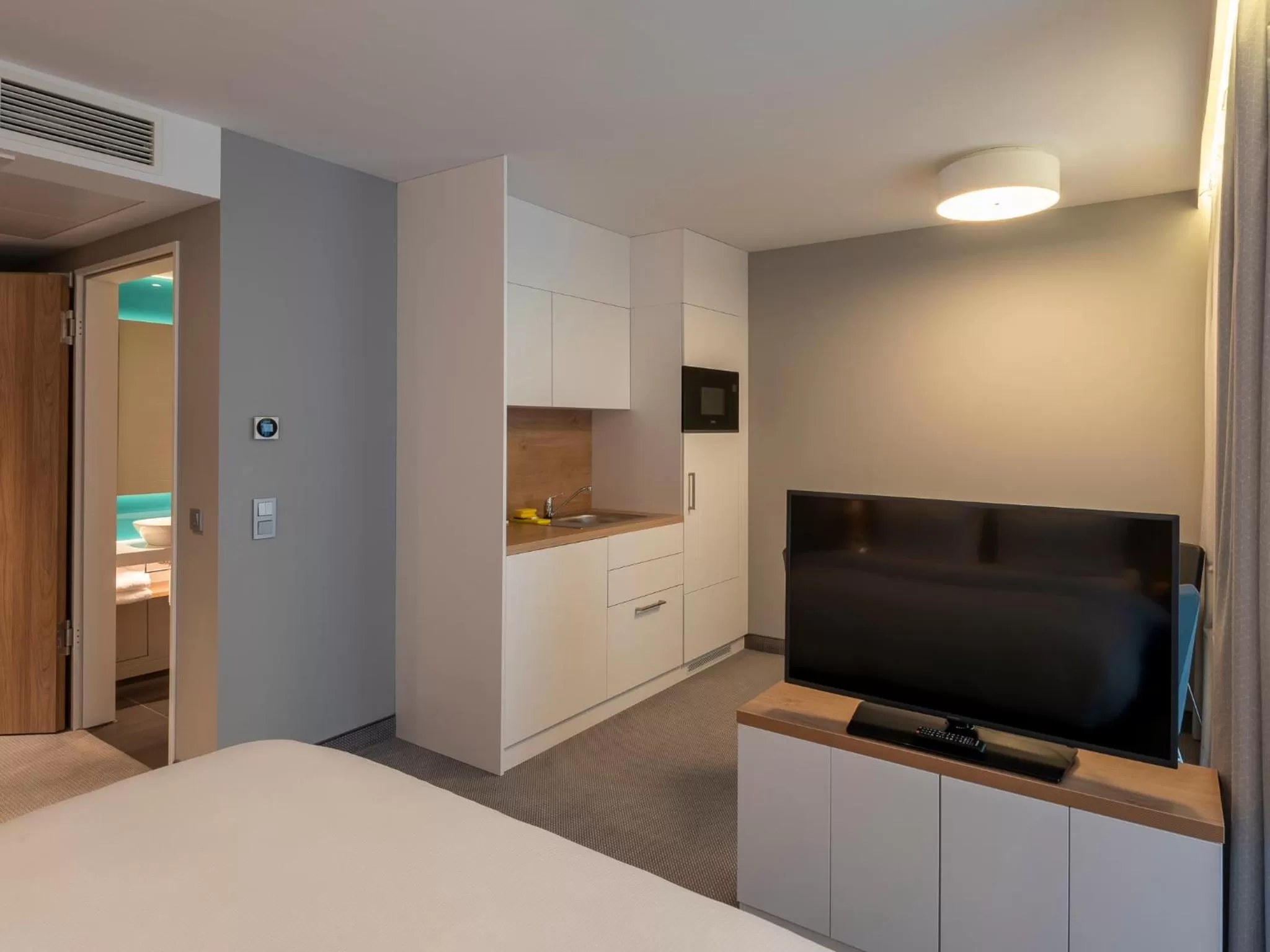 TV and multimedia, Bed in Holiday Inn Express - Offenbach by IHG