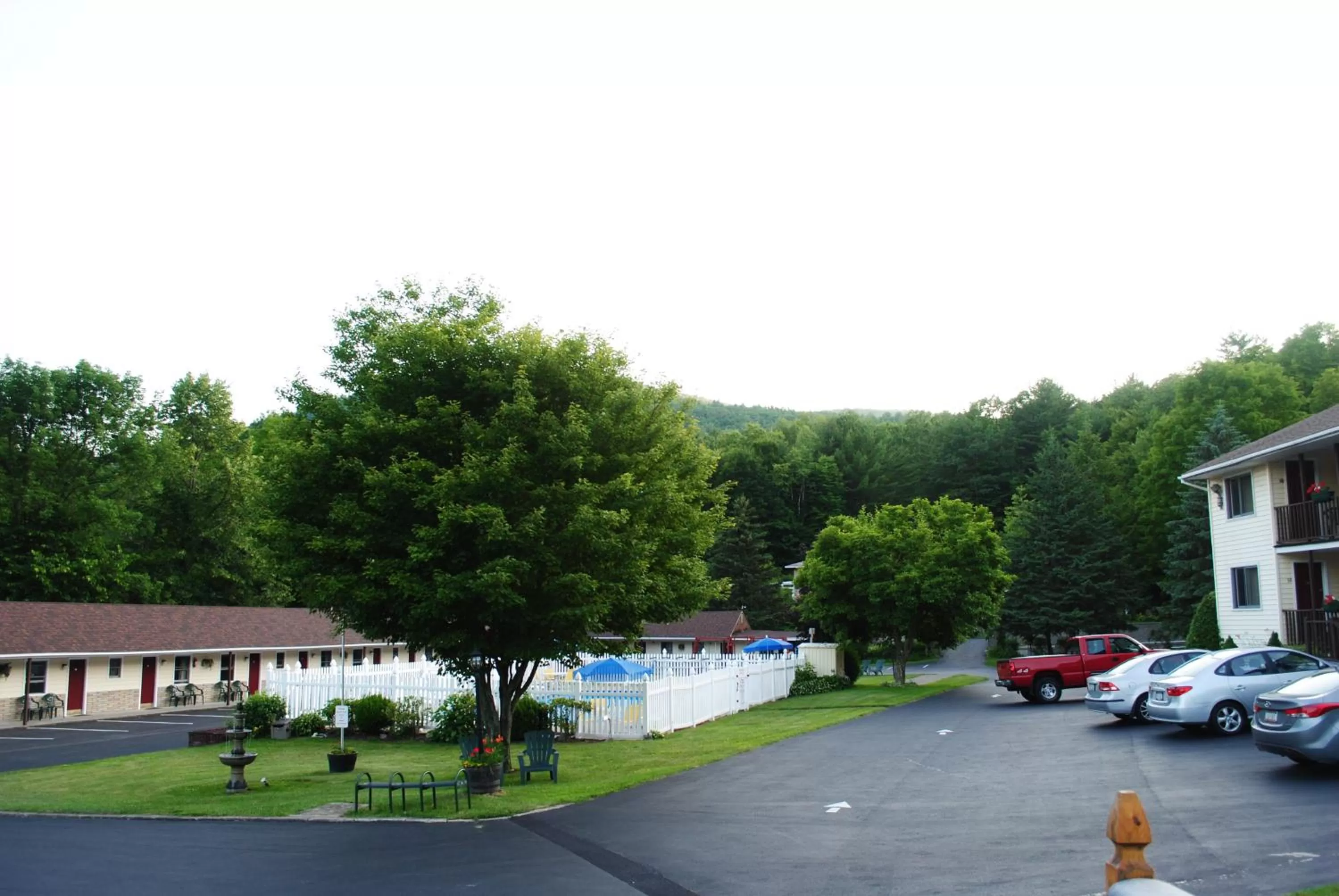 Day in Fran Cove Motel