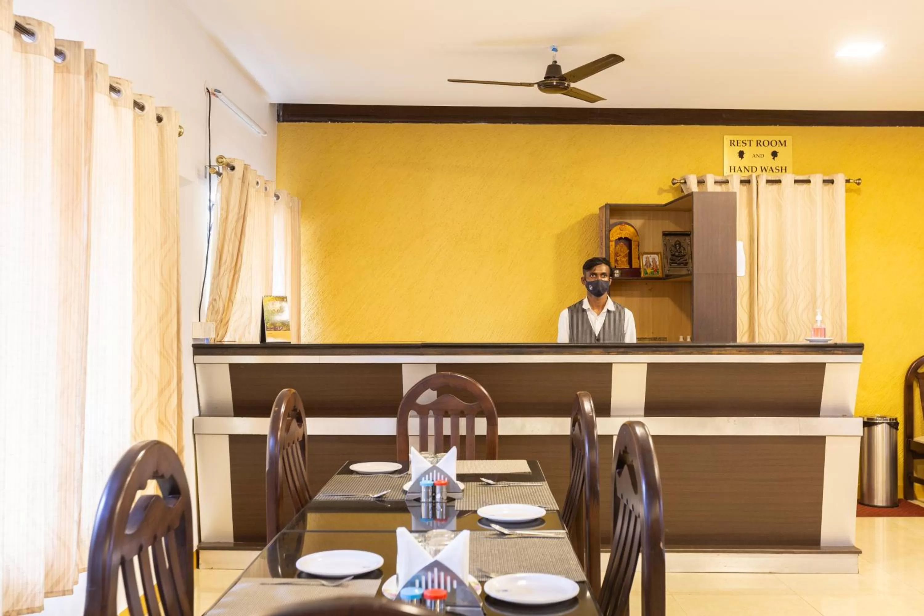 Restaurant/places to eat in KSTDC Hotel Mayura Velapuri Belur