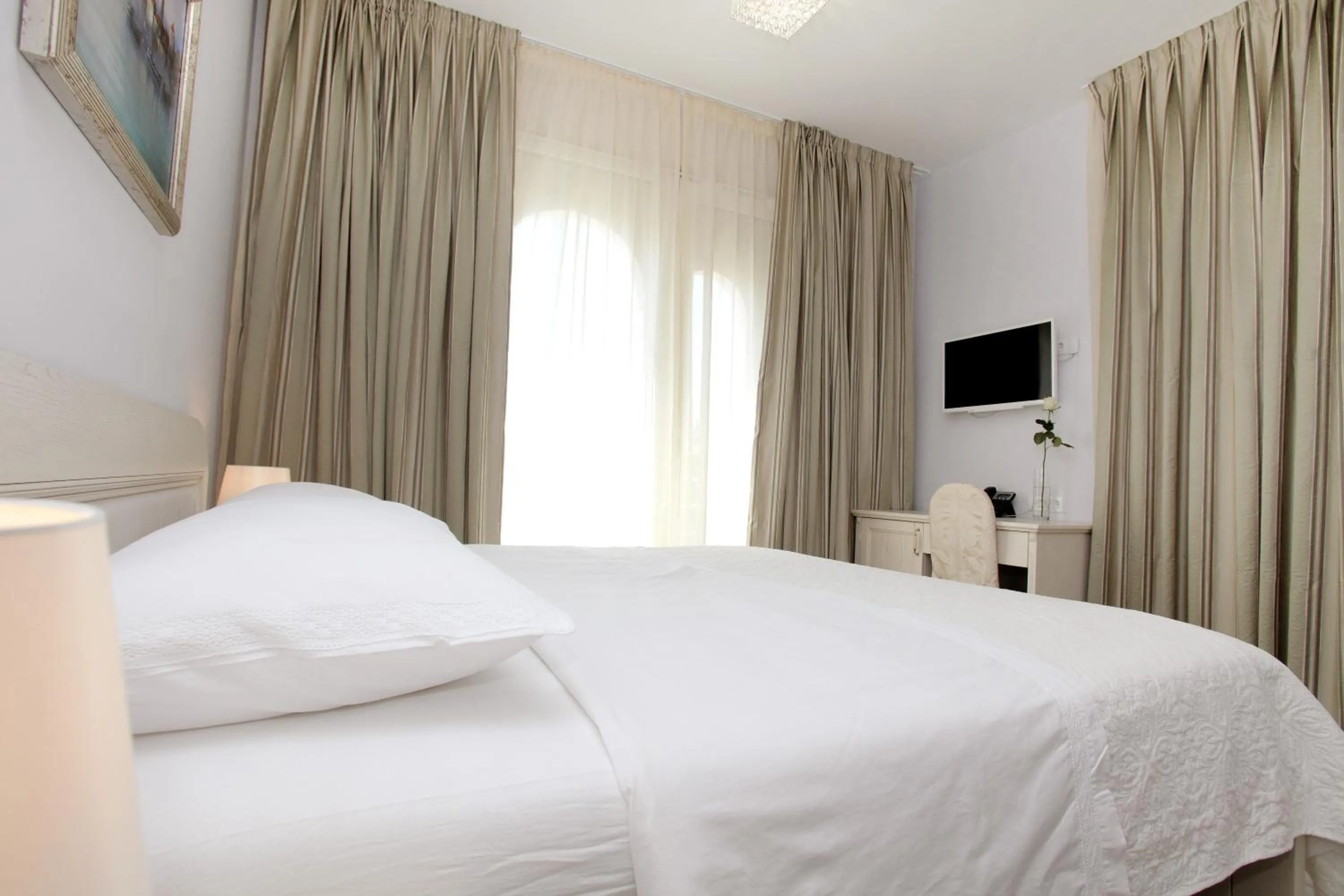 Bed in Hotel Bellevue Trogir