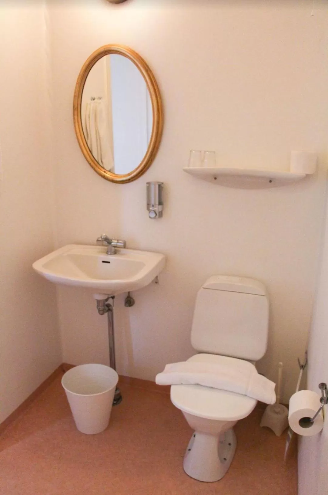 Shower in Krebshuset / Kelz0rdk