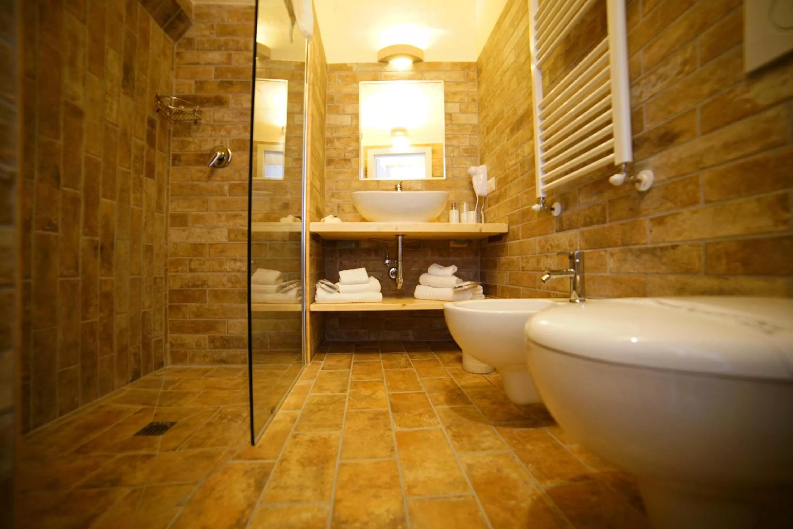 Shower in La Pergola ai Sassi