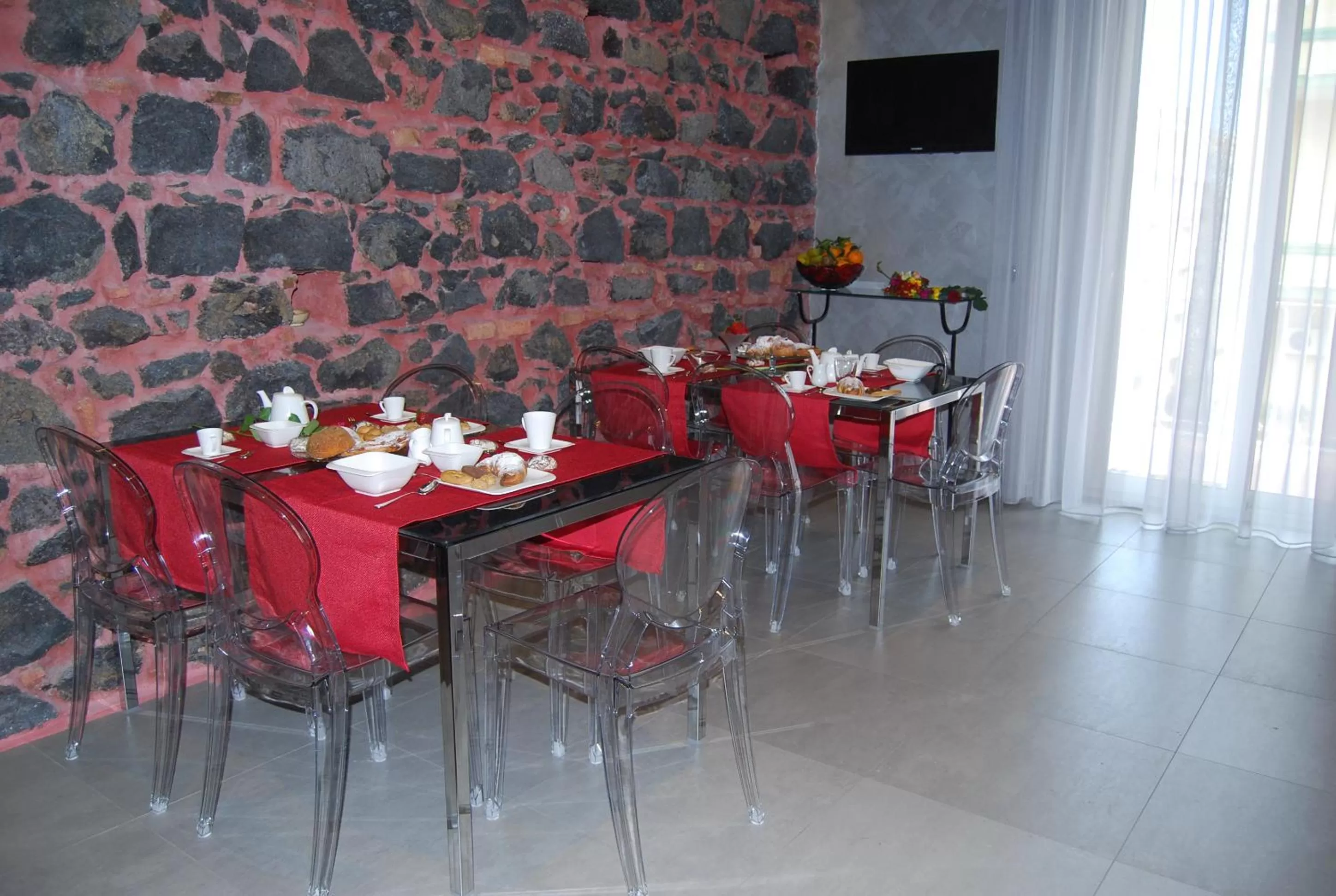 Communal kitchen in La Dimora