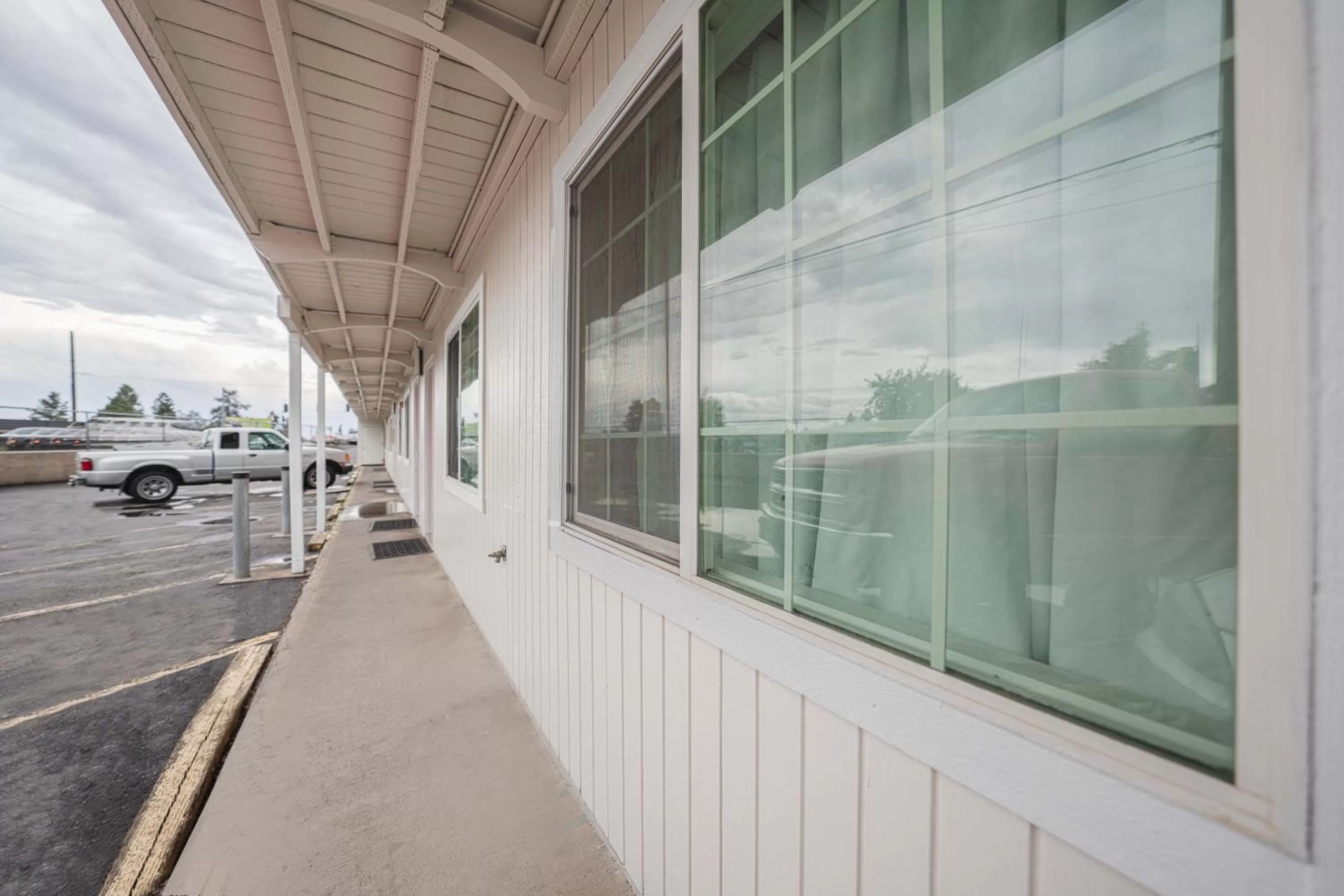 Parking in Budget Inn Bend