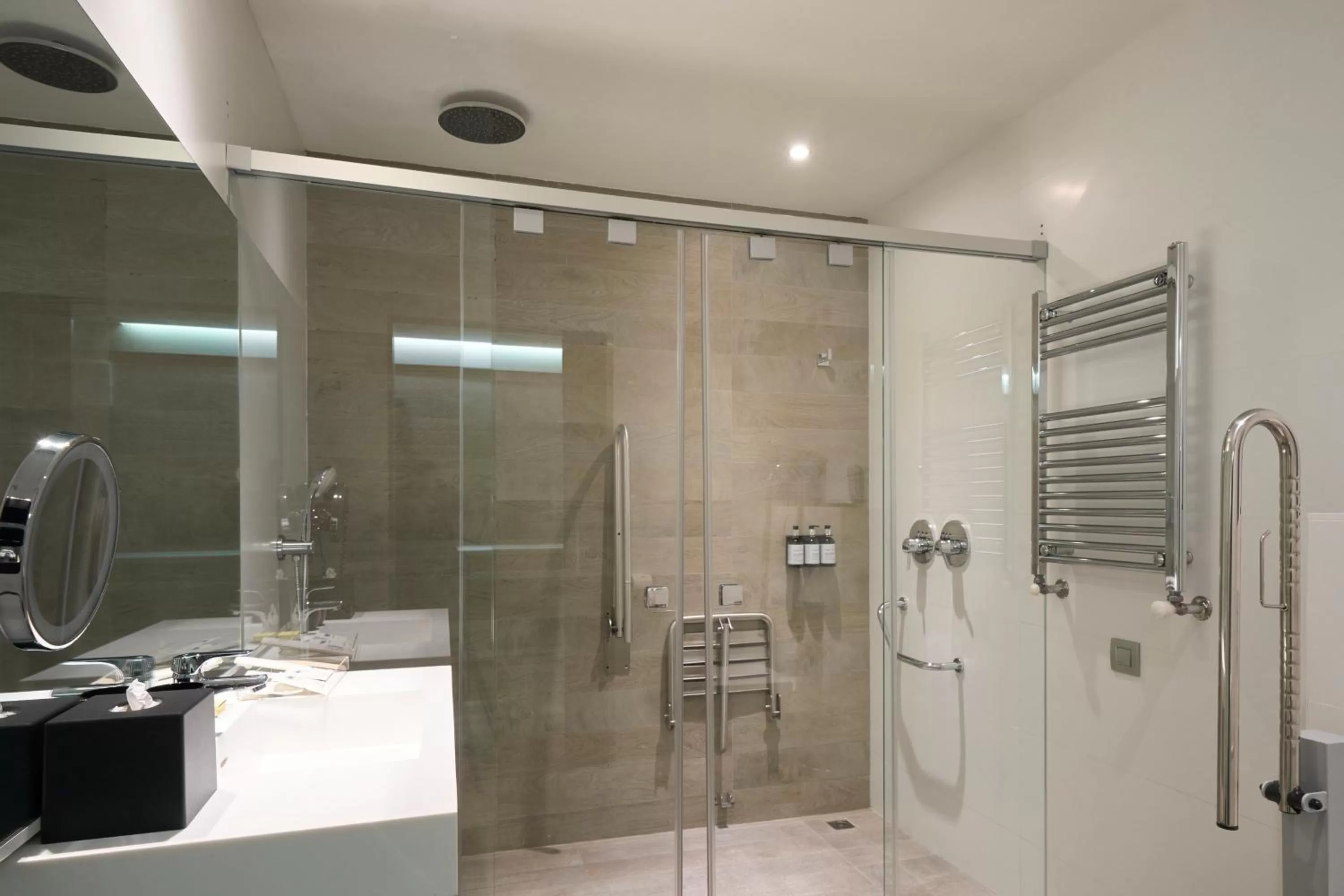 Family Room (2 Adults + 2 Children) in Catalonia Passeig de Gràcia 4* Sup